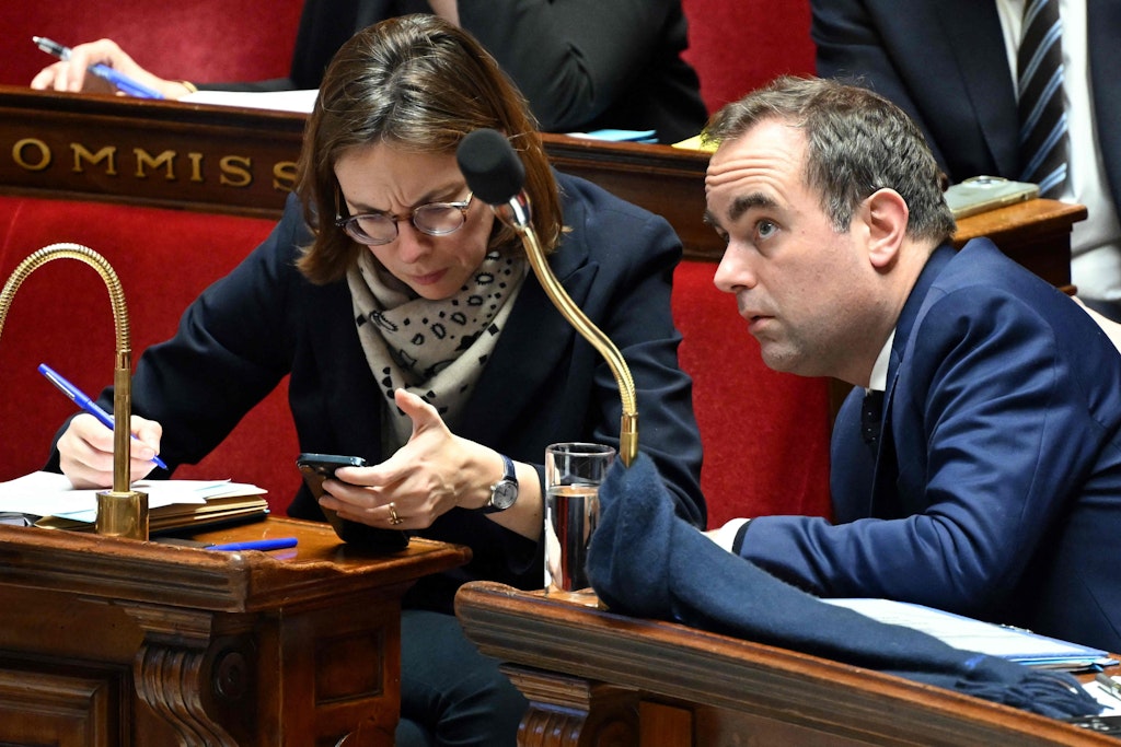 Frankreich beschließt Haushalt: Trotz Sparkurs mehr Geld für Rüstung