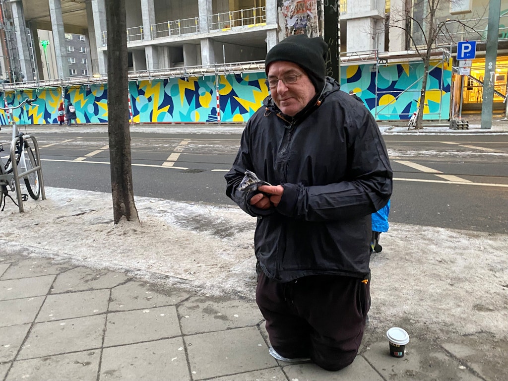Auch-bei-Eisesk-lte-Robert-der-ber-hmteste-Bettler-von-Berlin