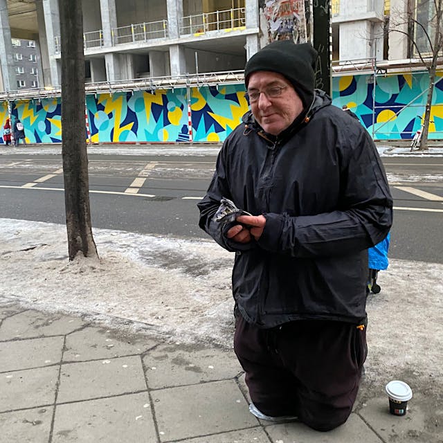 Auch bei Eiseskälte: Robert – der berühmteste Bettler von Berlin