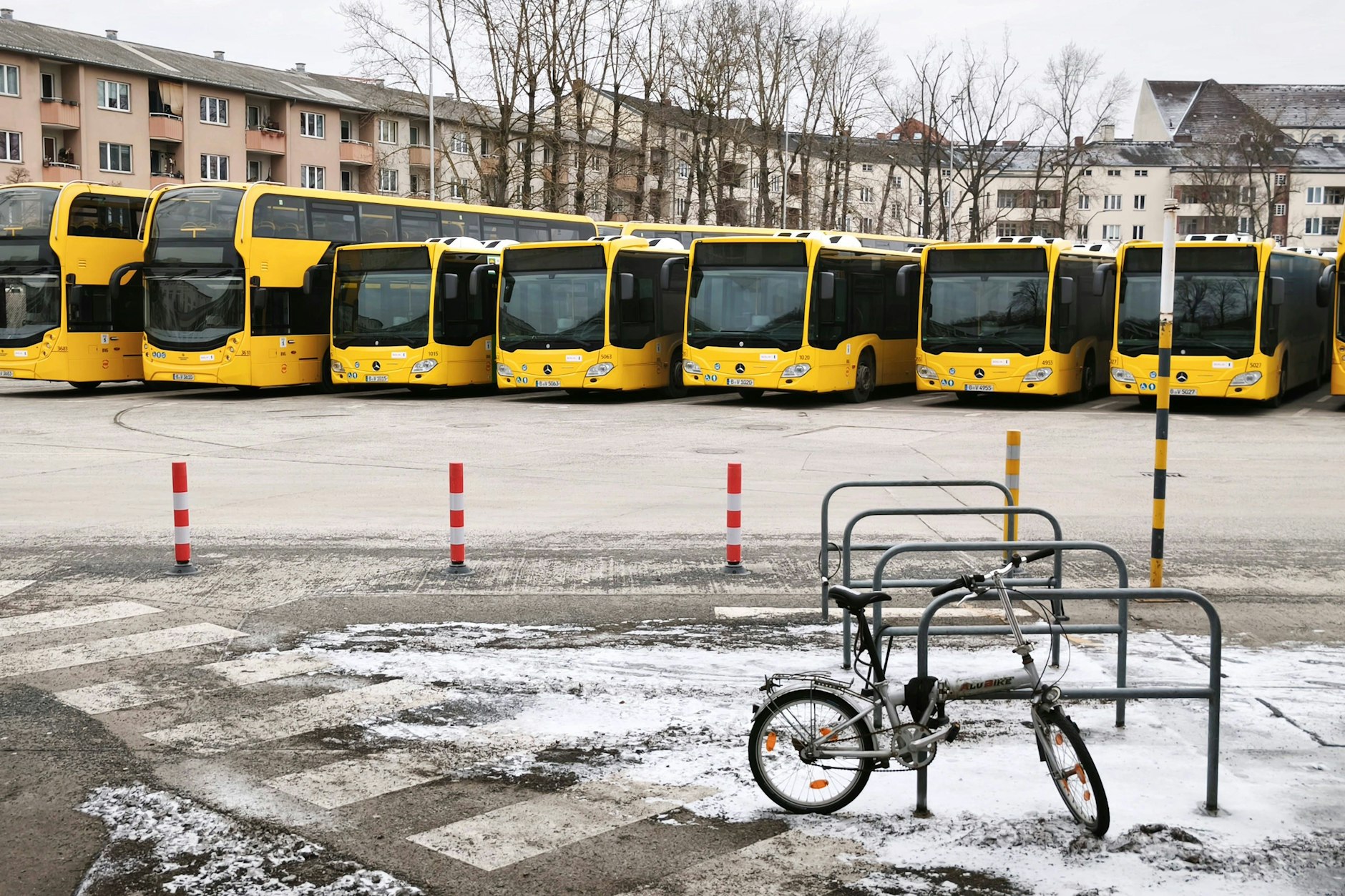 Bleiben im Depot: Busse der BVG auf dem Betriebshof Cicerostraße.