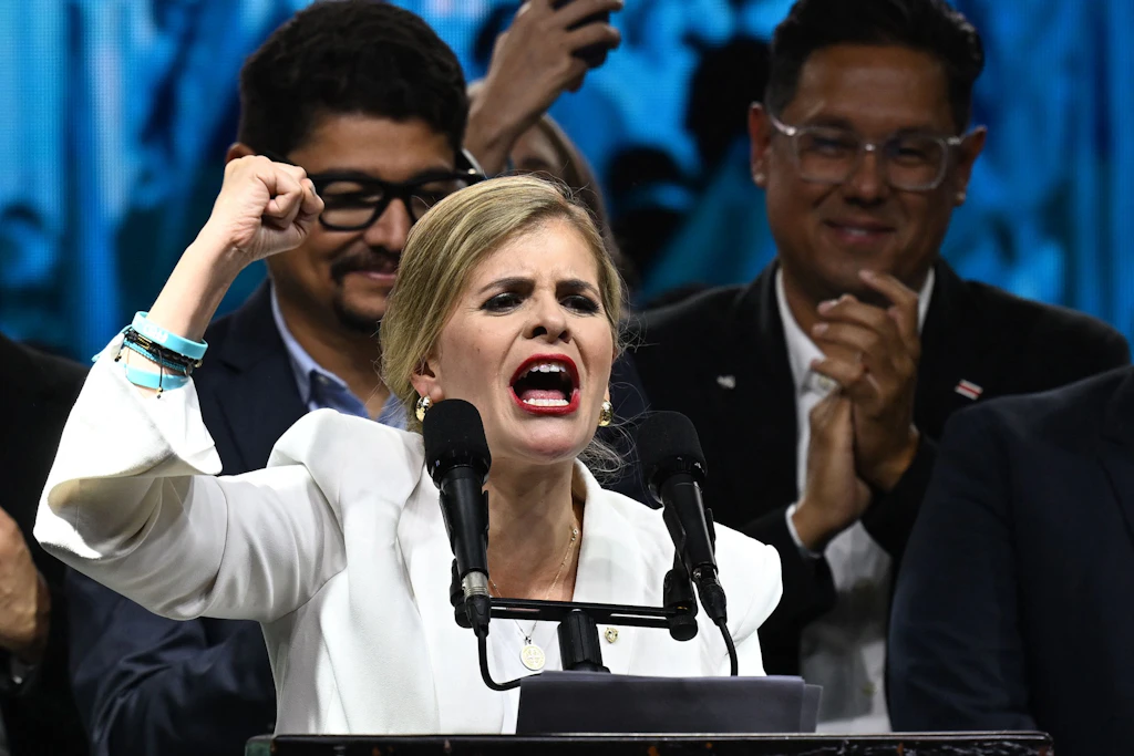 Rechtsruck in Lateinamerika - Laura Fernández wird neue Präsidentin in Costa Rica