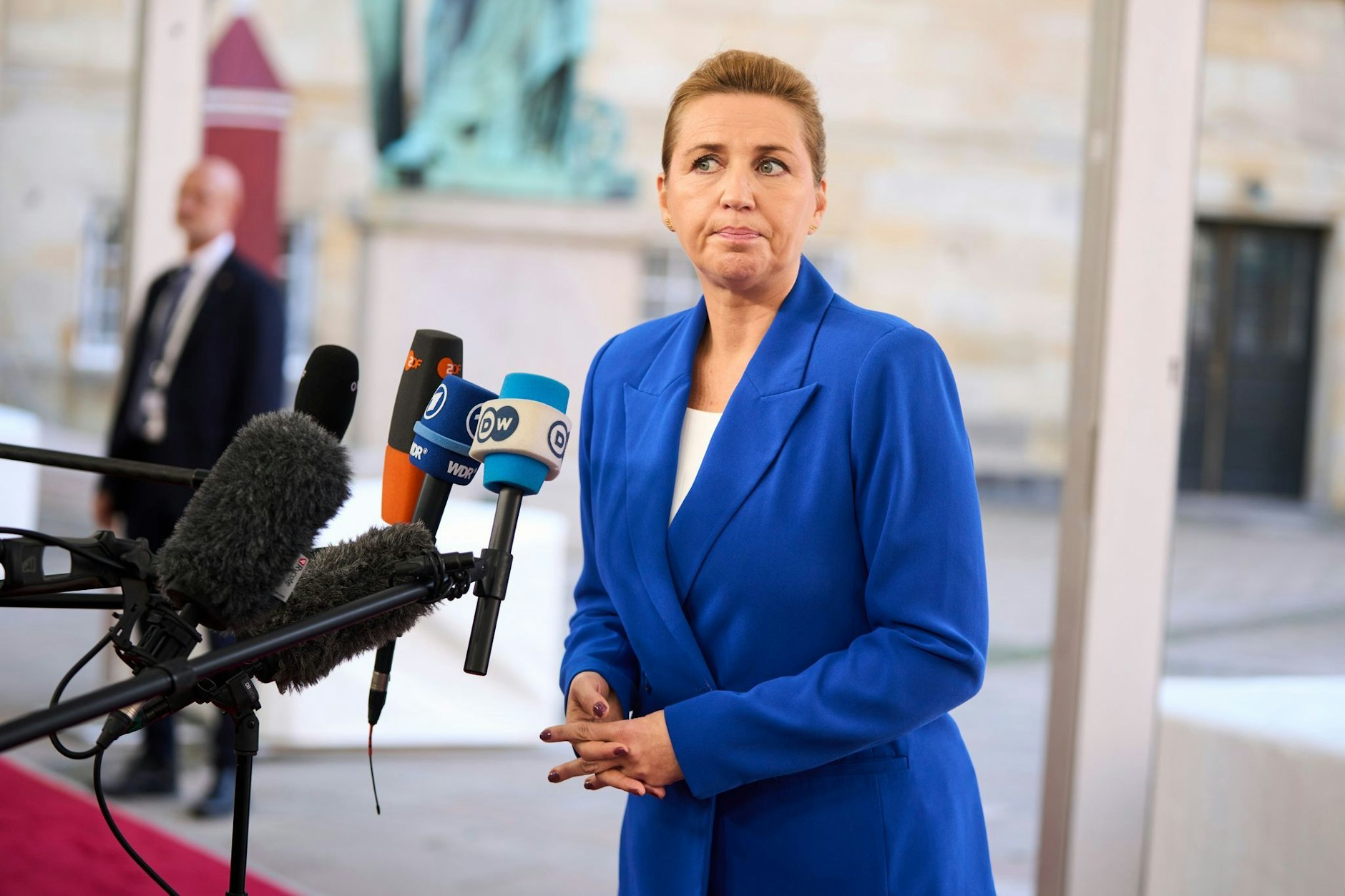 Dänemarks Ministerpräsidentin Mette Frederiksen trifft zu einem informellen Gipfel im dänischen Parlament im Schloss Christiansborg in Kopenhagen ein.