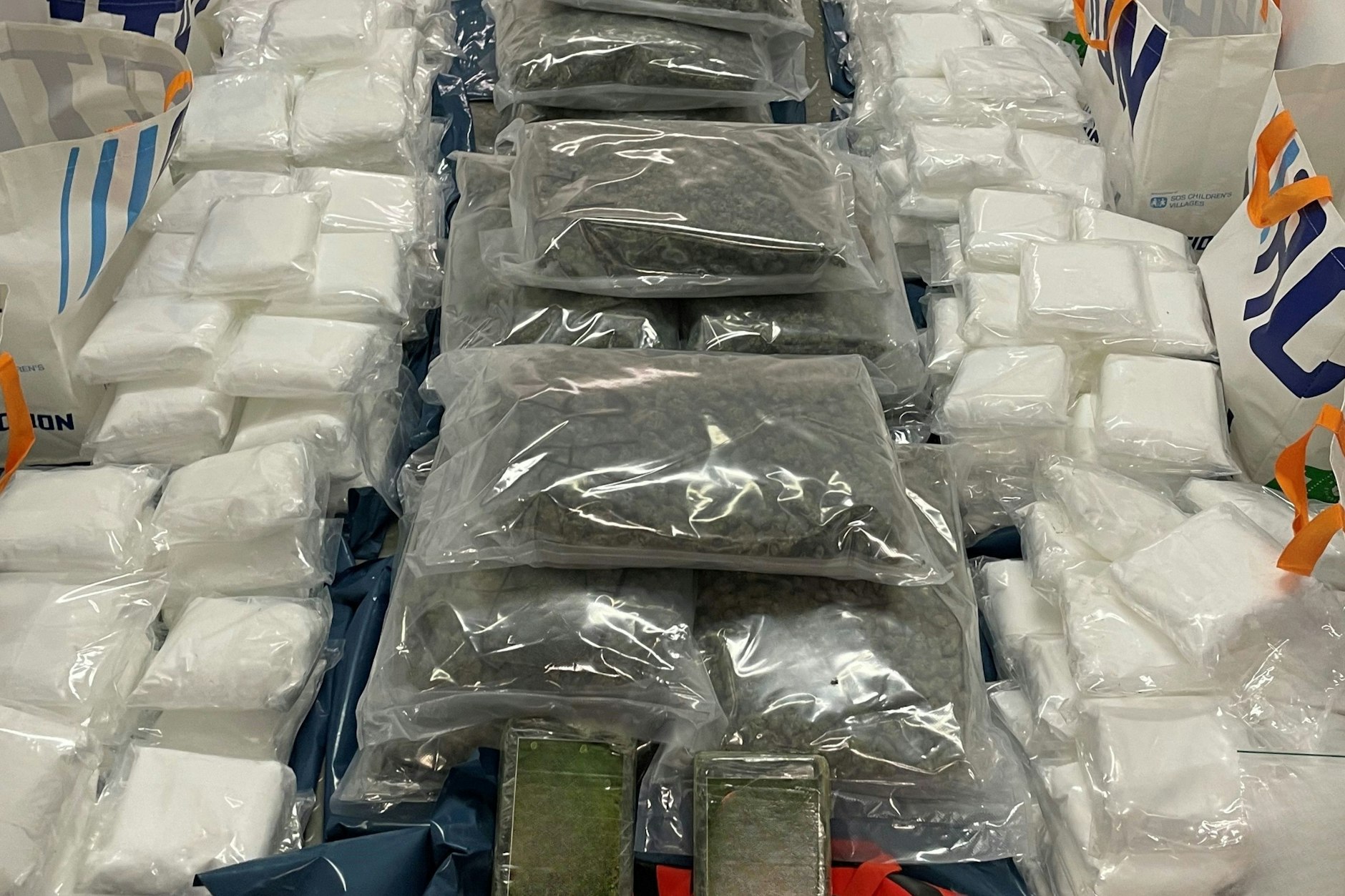 Die Polizei in Südhessen stellte über 400 Kilogramm an Drogen sicher.