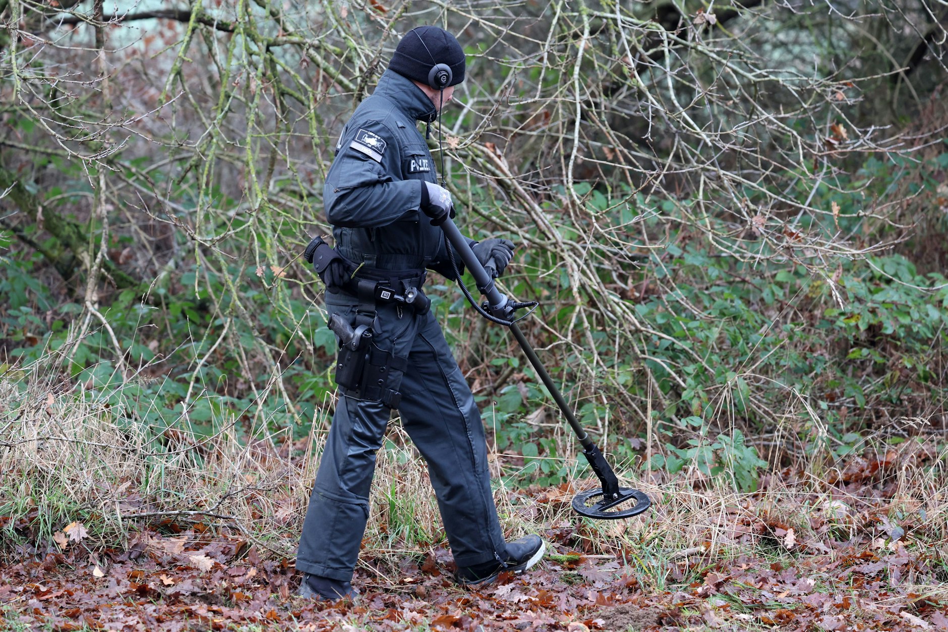 Beamte der Polizei durchsuchten das Gelände rund um den Fundort von Fabians Leiche zuletzt Anfang Dezember.