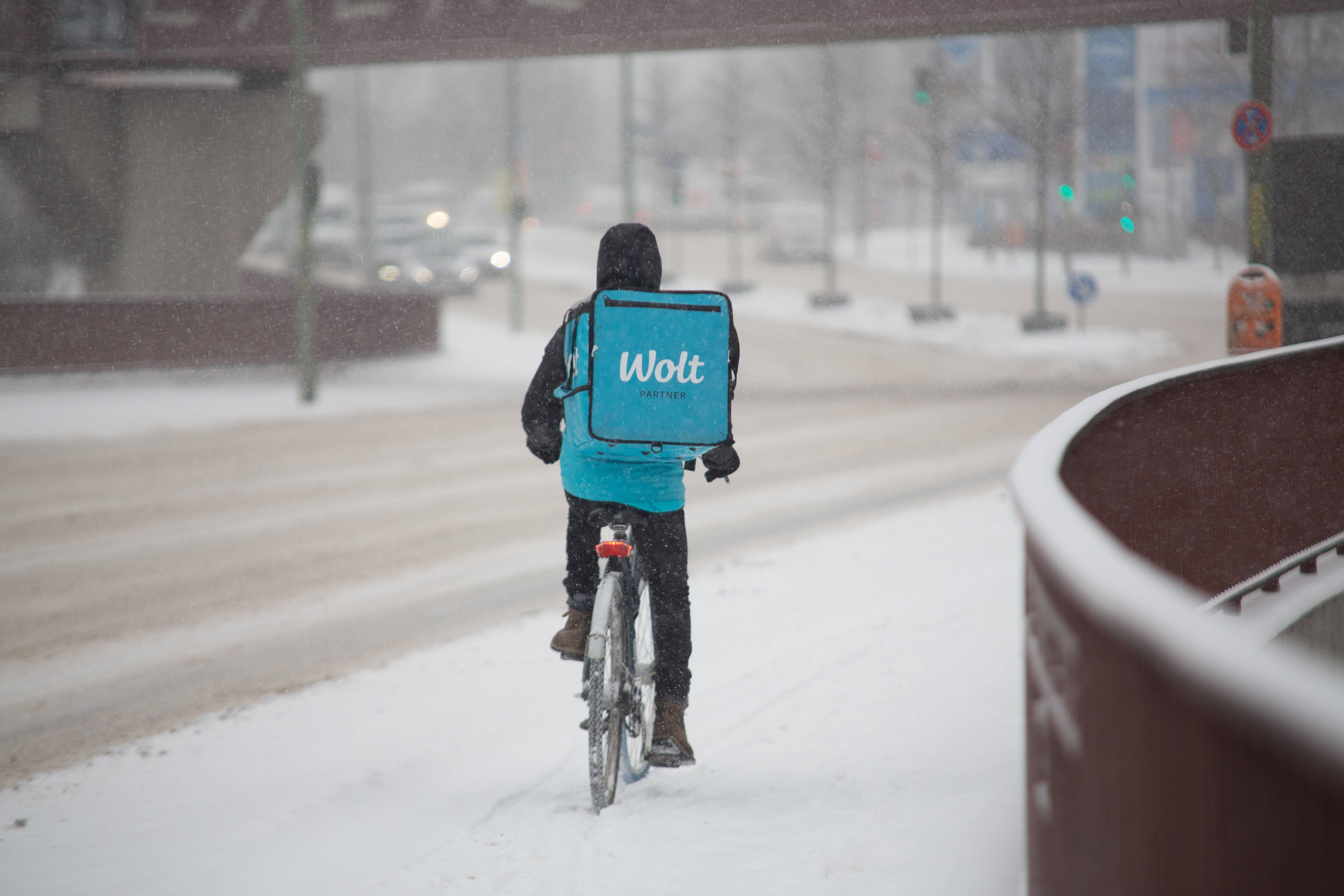 „Help me“: Was ein gestürzter Lieferdienstfahrer in Mitte über Zivilcourage verrät