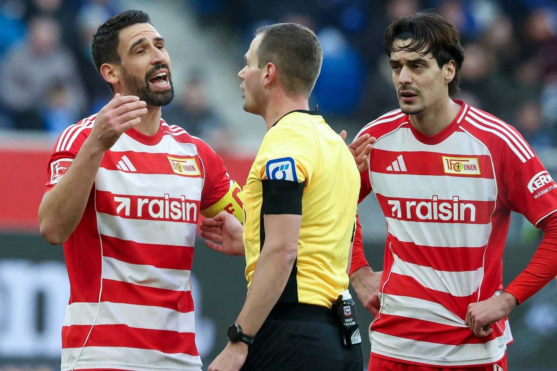Rani Khedira (l.) und Diogo Leite (r.) wollen mit dem 1. FC Union Berlin am Freitag gegen Frankfurt endlich den ersten Sieg des Jahres feiern.