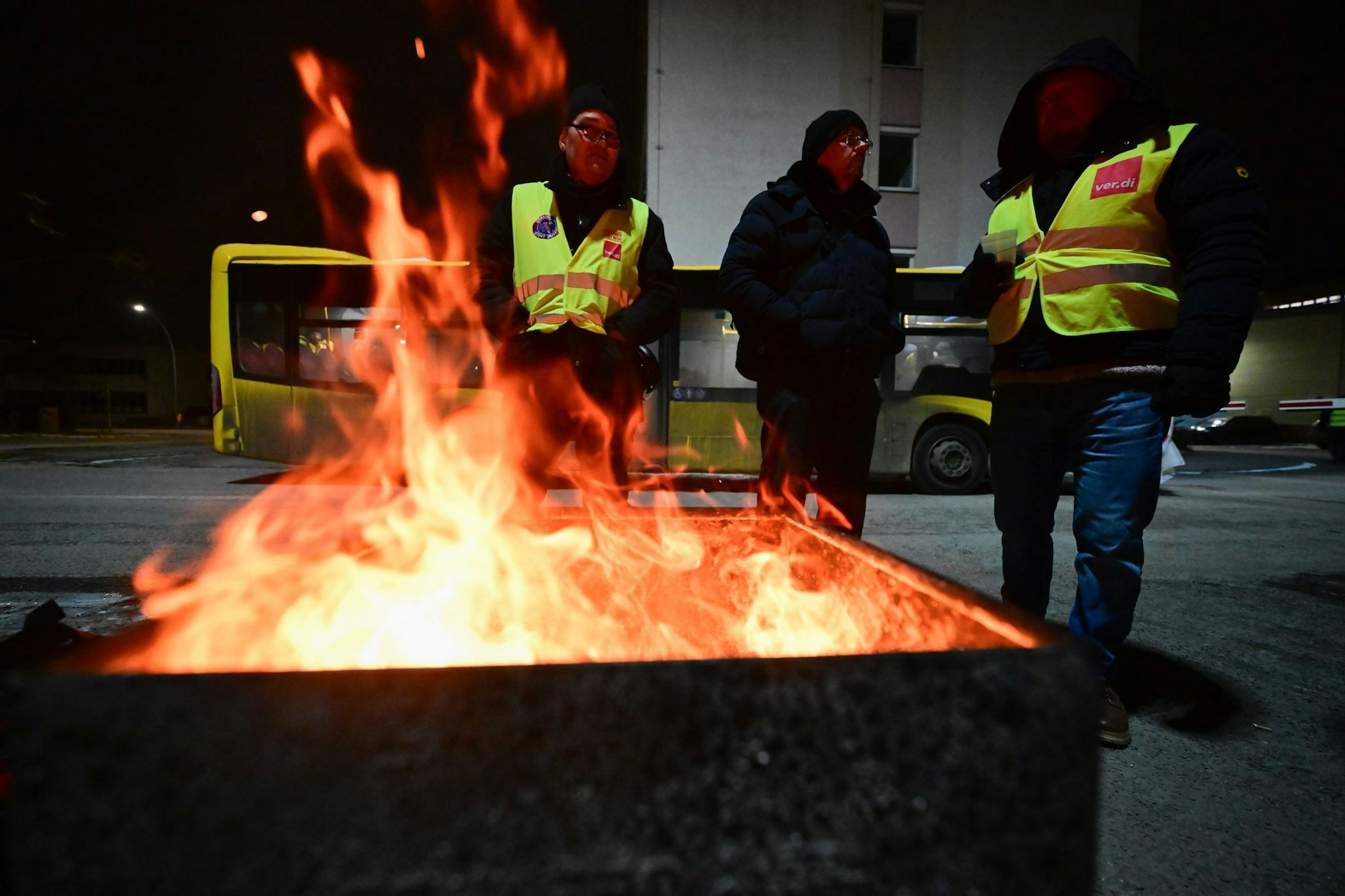 Zahlreiche Mitarbeiter der BVG legten am Montag die Arbeit nieder. Unklar ist, ob es weitere Streiks dieser Art in Berlin geben wird.