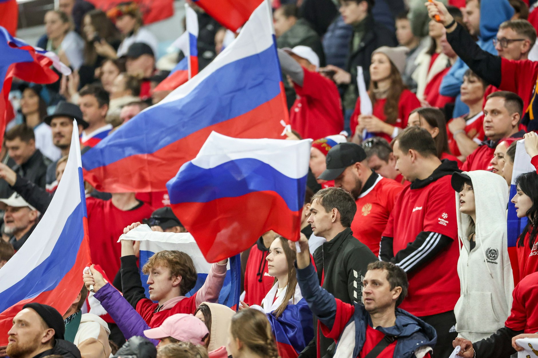 Russische Fußballfans während eines Freundschaftsspiels im November in Moskau