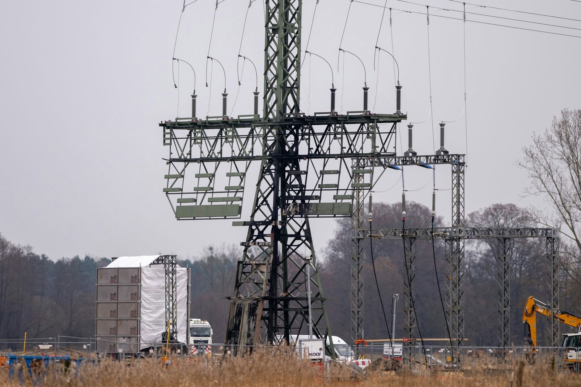Im März 2024 brannte ein Strommast. Die Folge war ein Stromausfall im Tesla-Werk bei Grünheide und in mehreren Tausend Haushalten.