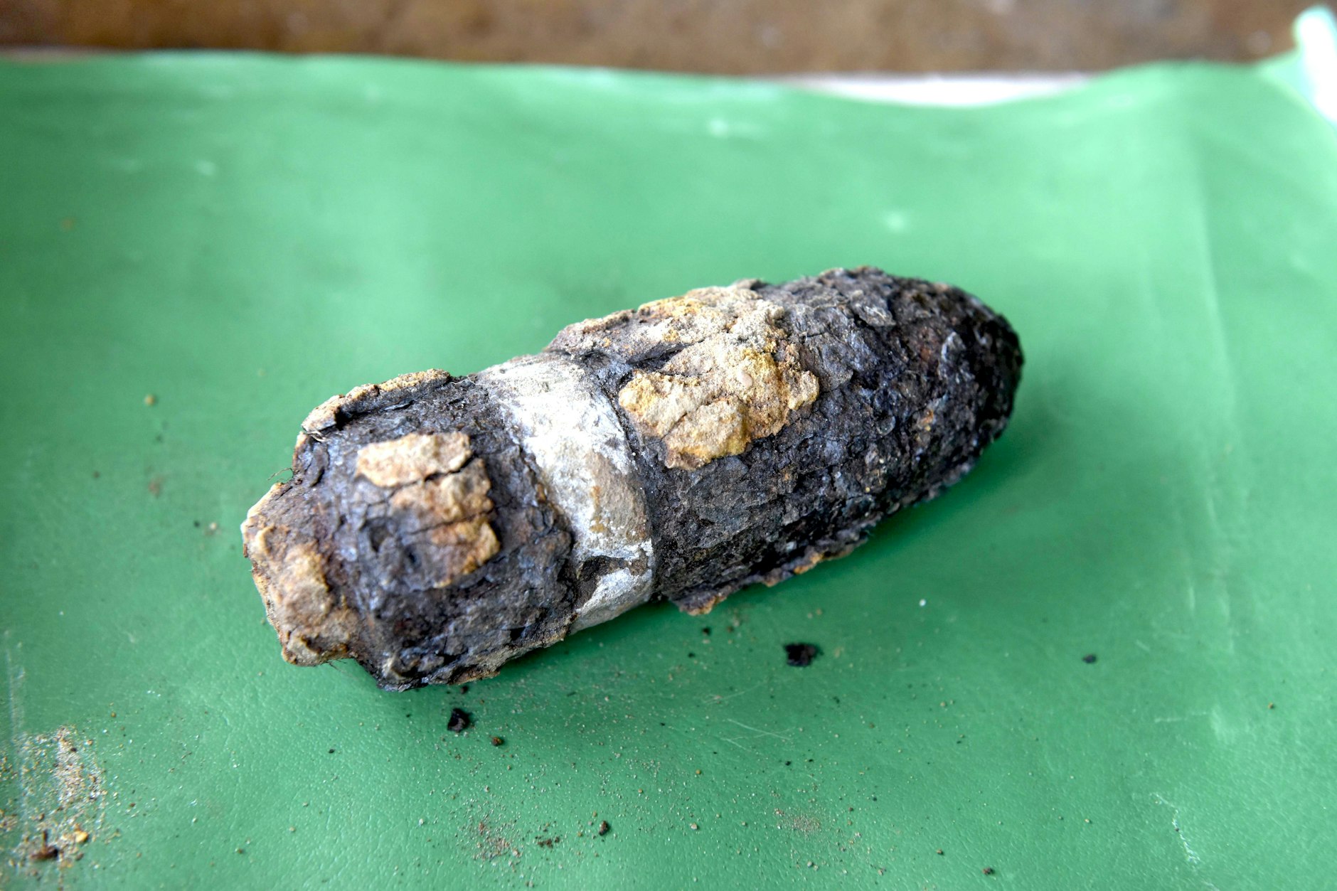 Eine Weltkriegsgranate wie diese sorgte in Toulouse für einen Großeinsatz von Polizei und Kampfmittelräumdienst. (Symbolbild)