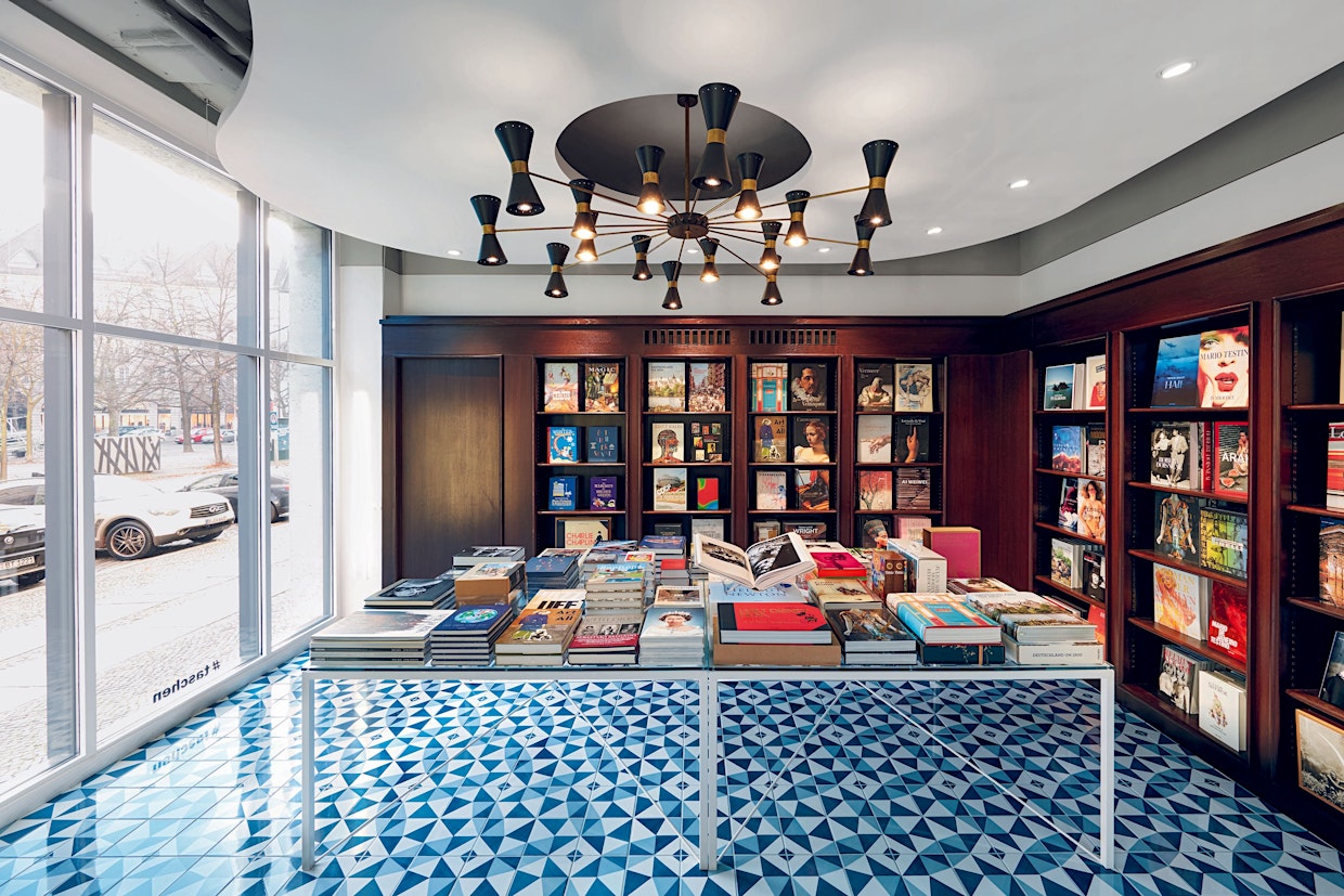 Große Bildbände, kleine Makel: Hier bekommen Sie ikonische Bücher günstiger