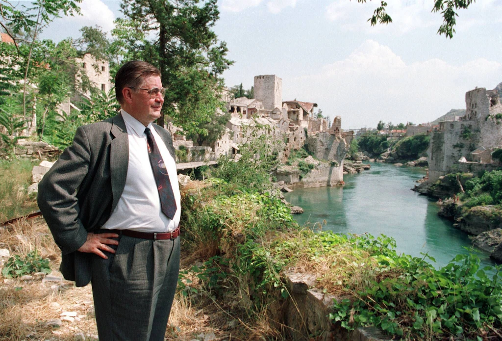 Ein Job voller Gefahren: EU-Administrator Koschnik überlebt 1996 in Mostar auch ein zweites Attentat