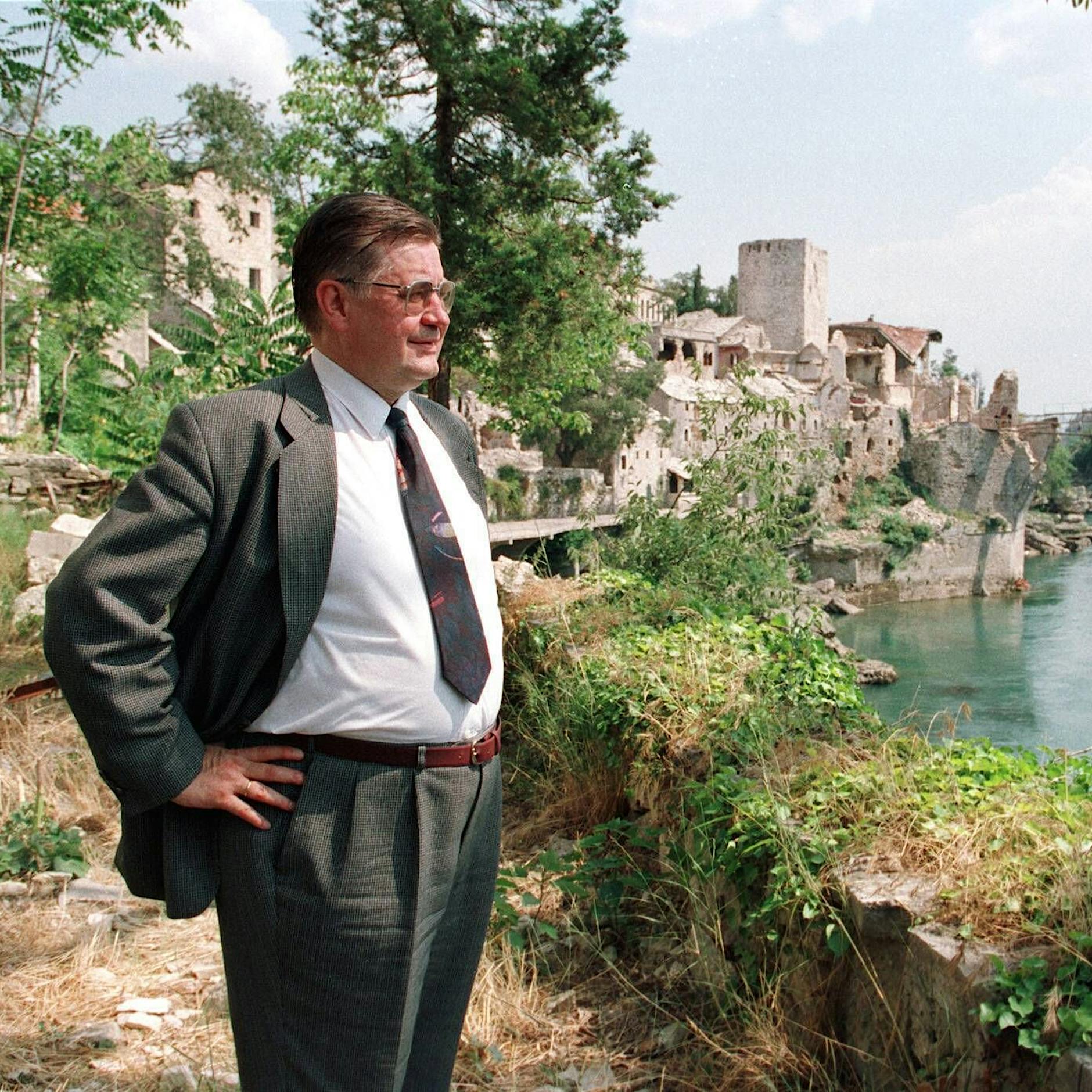 Ein Job voller Gefahren: EU-Administrator Koschnik überlebt 1996 in Mostar auch ein zweites Attentat