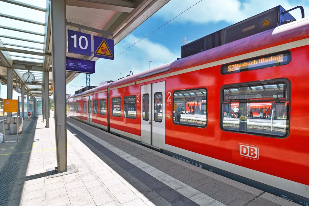 Schaffner-36-nach-Pr-gelattacke-von-Schwarzfahrer-gestorben