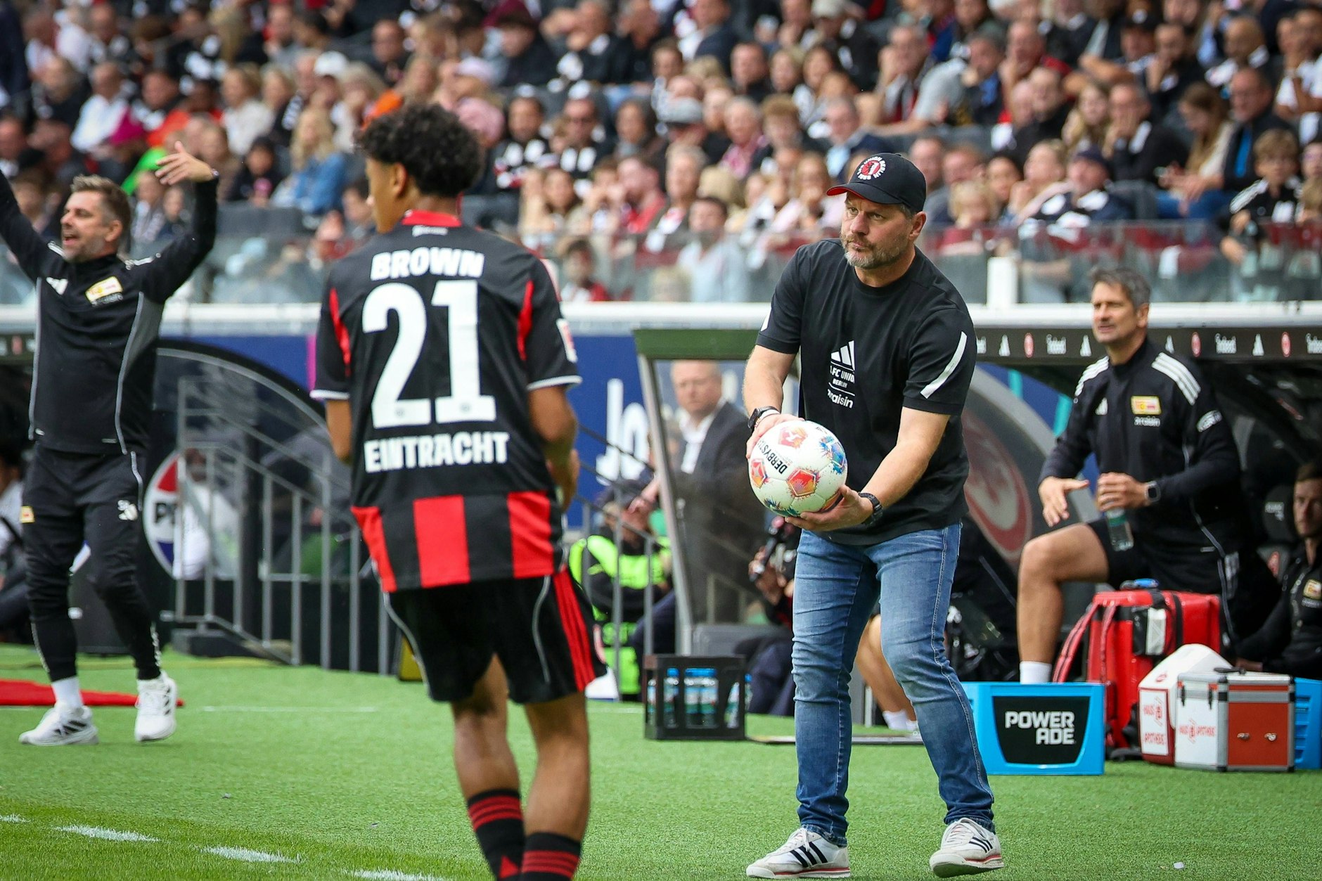 Steffen Baumgart (r.) trifft mit dem 1. FC Union Berlin am Freitag auf seinen Lieblingsgegner: Eintracht Frankfurt – auch wenn er im Hinspiel vom Platz flog.