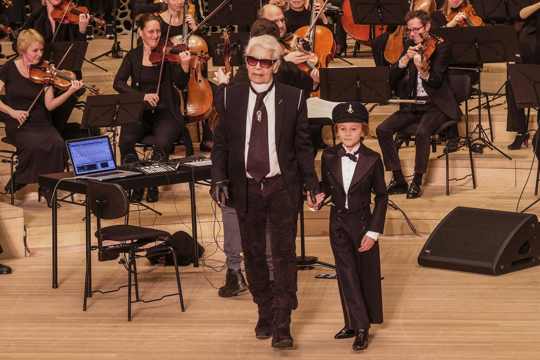 Karl Lagerfeld mit seinem Patensohn Hudson im Dezember 2017. Hudson ist einer der Haupterben.