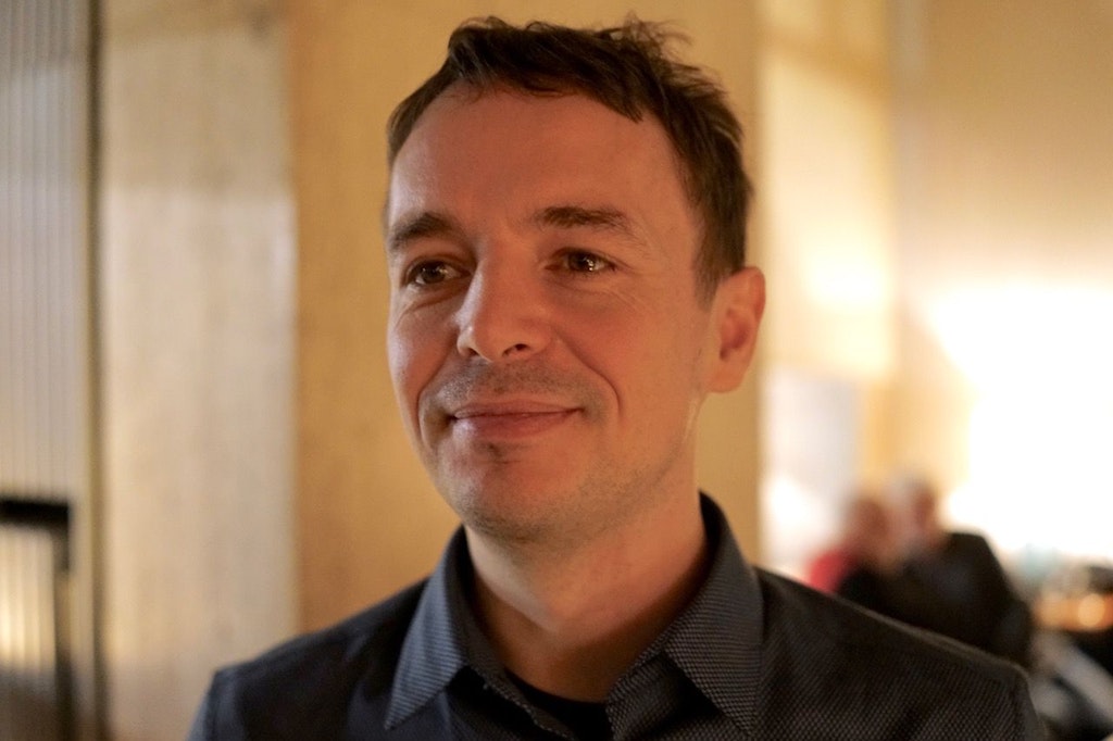 Jeffrey Epstein finanzierte einen Berliner KI-Forscher und seine Familie – inklusive Reise auf die…