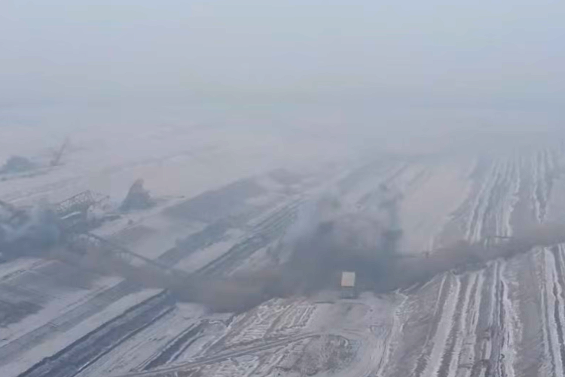 Die Förderbrücke nach der kontrollierten Sprengung in Jänschwalde