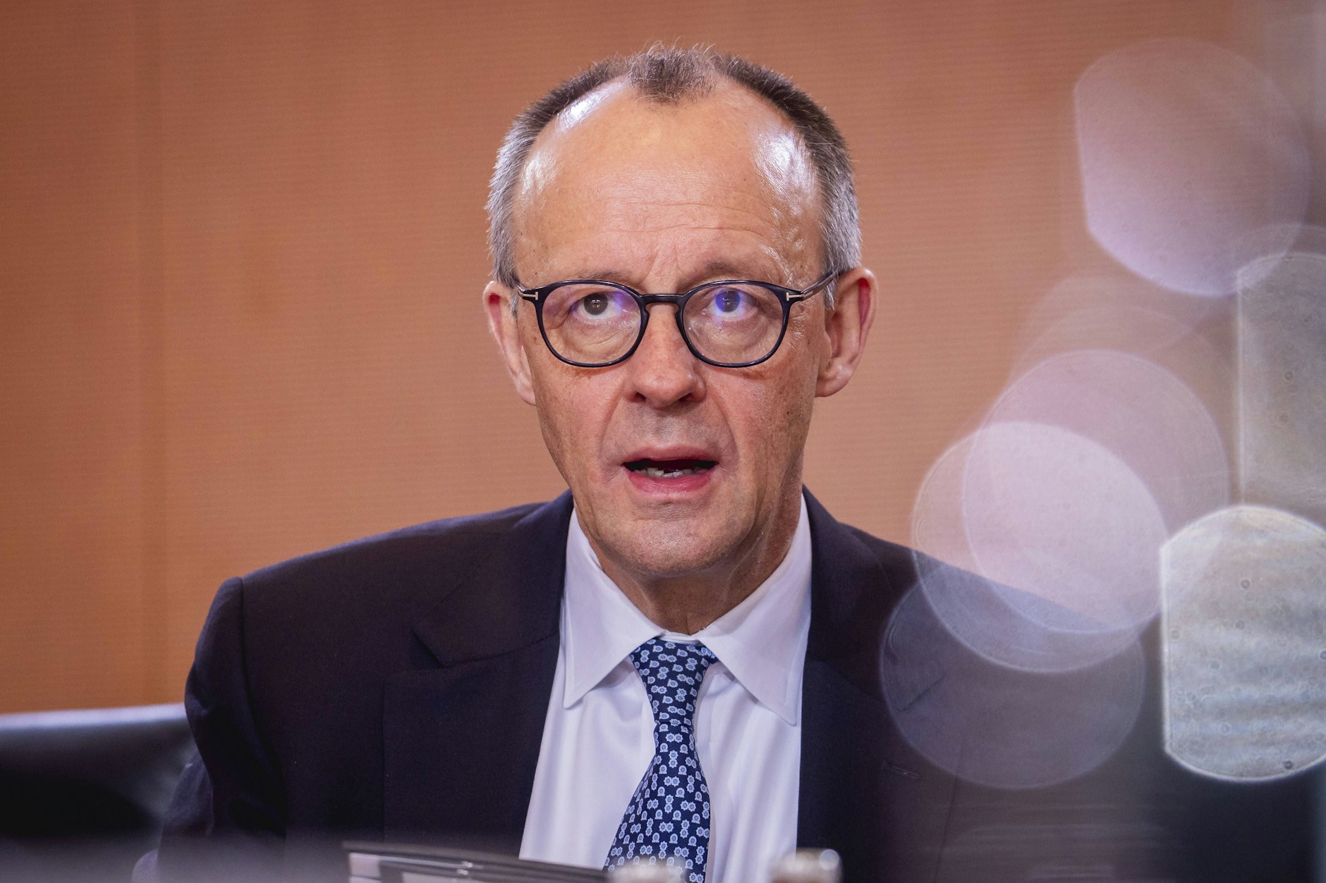 Irans Außenminister Abbas Araghtschi hat Bundeskanzler Friedrich Merz öffentlich beleidigt.