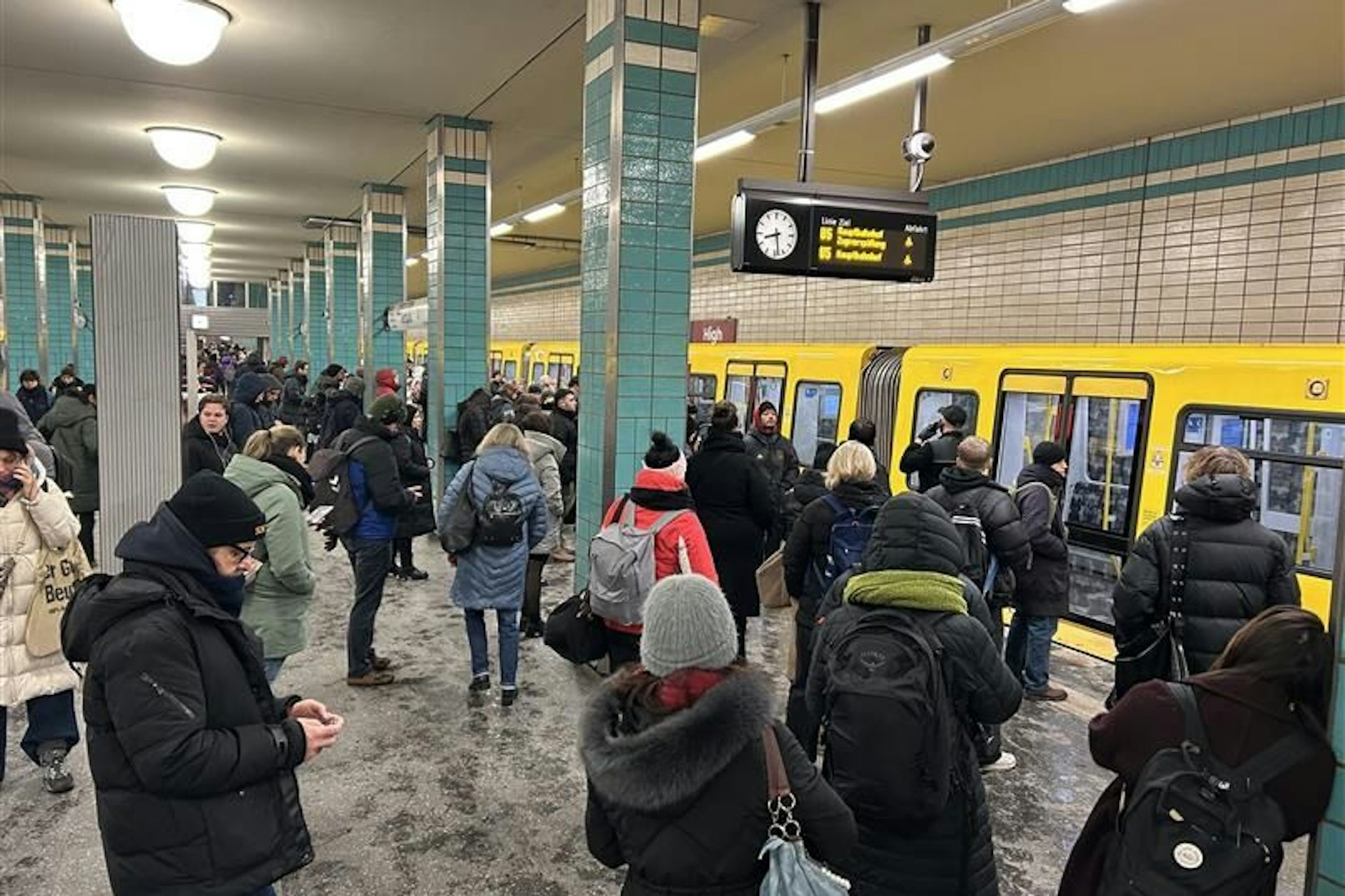Am U-Bahnhof Tierpark kommt es zu Verspätungen und Zugausfällen.