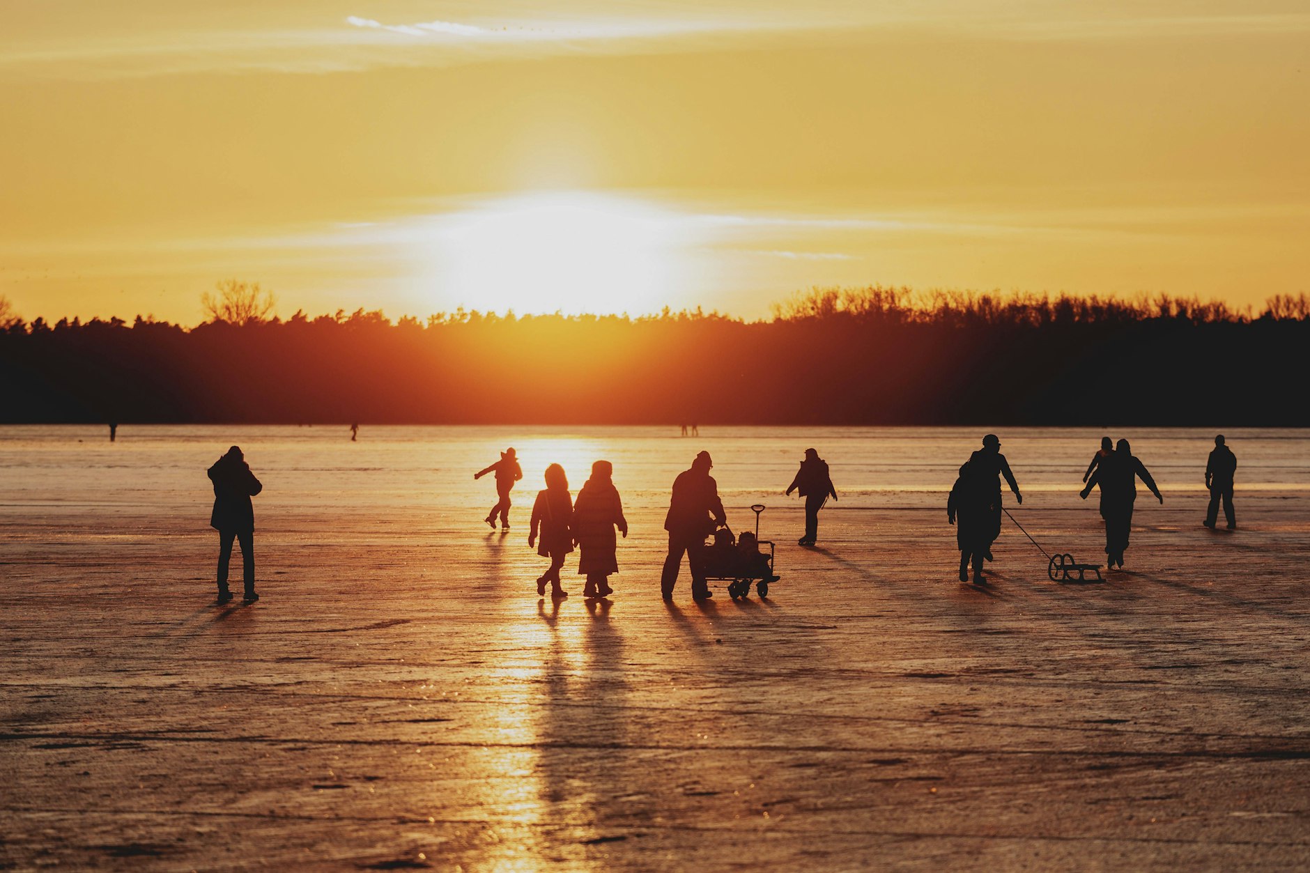 Die Eissaison auf dem Berliner Müggelsee könnte in die Verlängerung gehen: Ab Montag wird es wieder kalt.