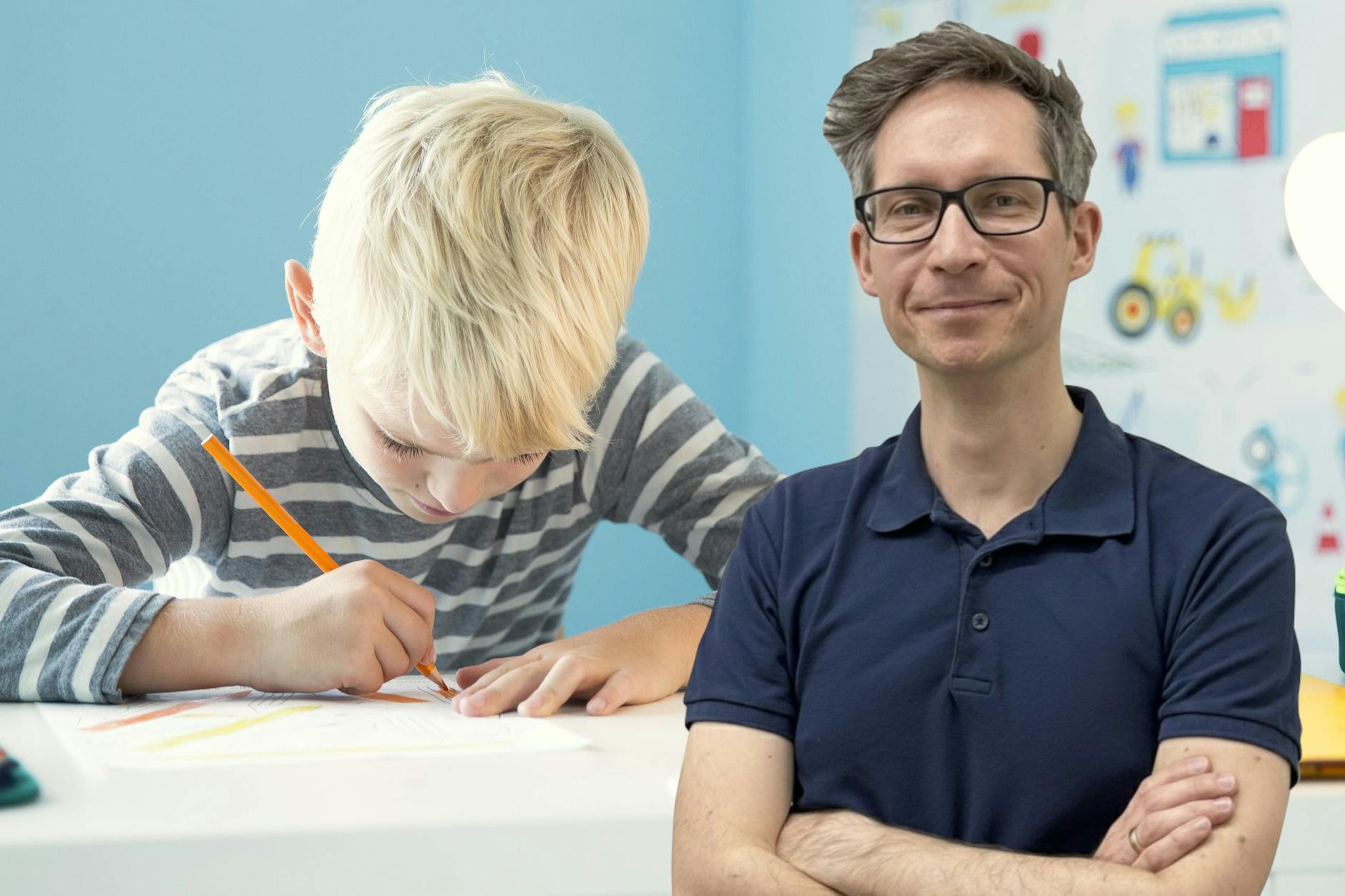 Kinderarzt Steven Rohbeck warnt vor den Folgen von zu frühem und zu intensivem Smartphone-Konsum bei Kindern.
