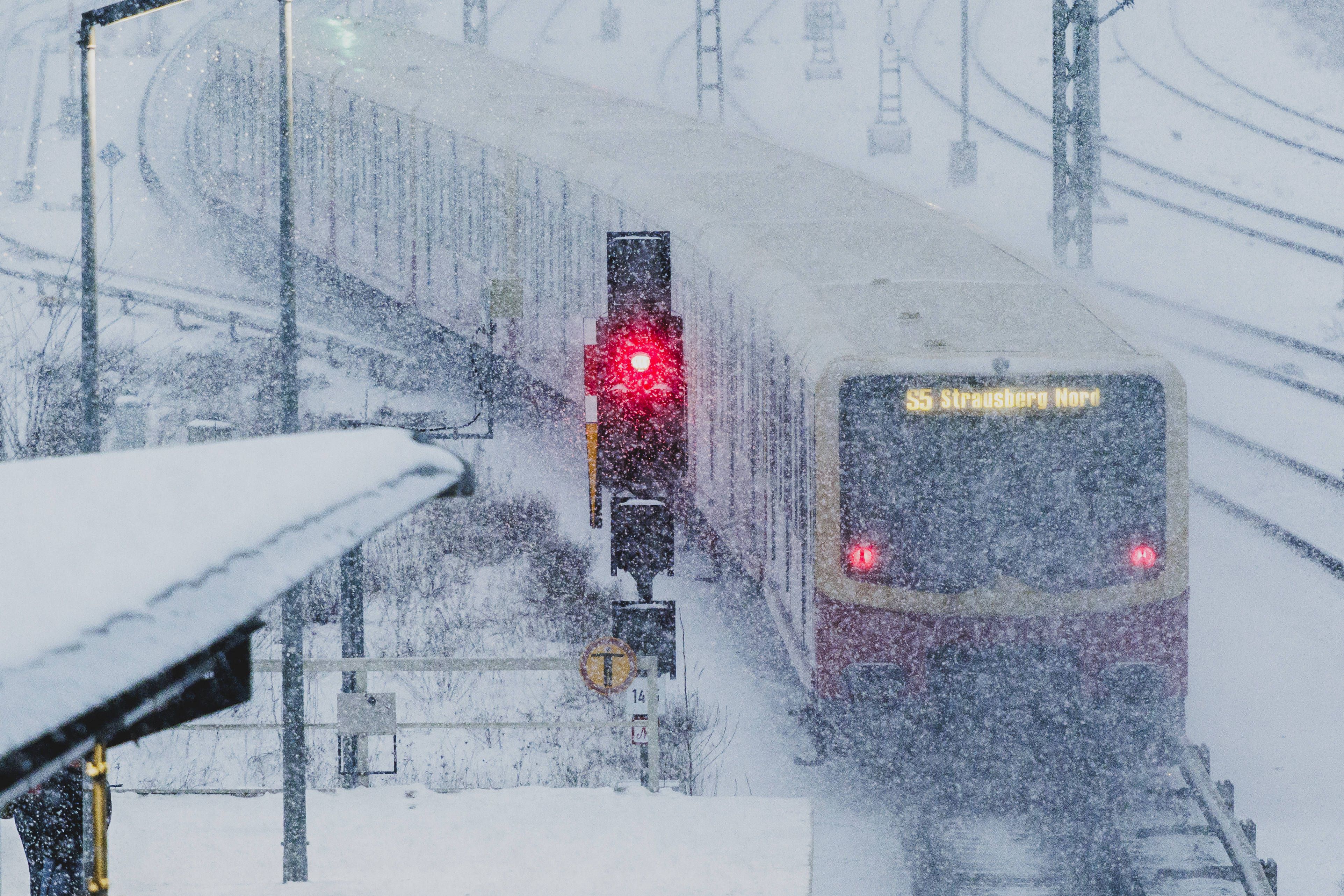 Schnee und Glätte legen Bahnverkehr in Berlin lahm