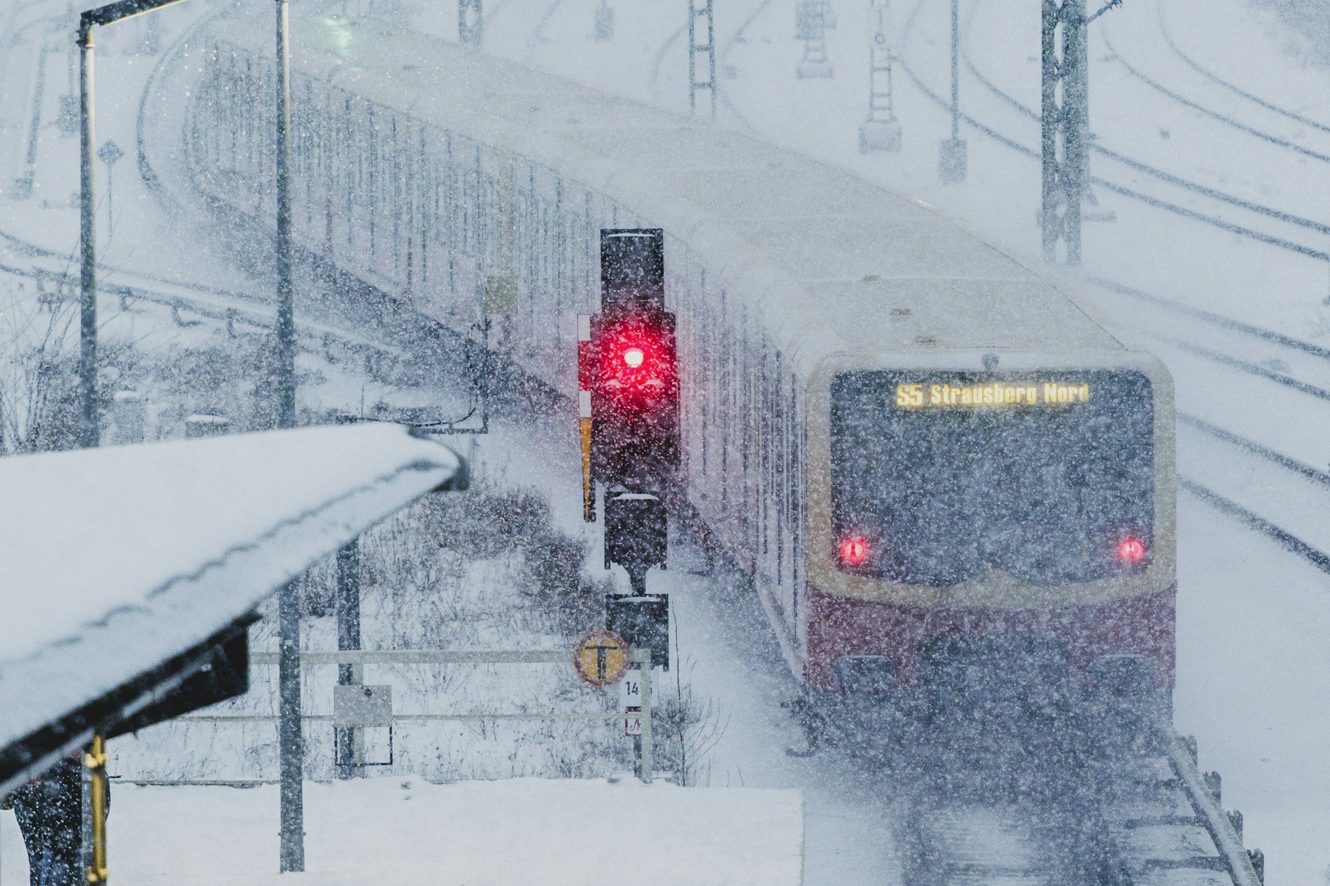 Schnee und Glätte legen Bahnverkehr in Berlin lahm