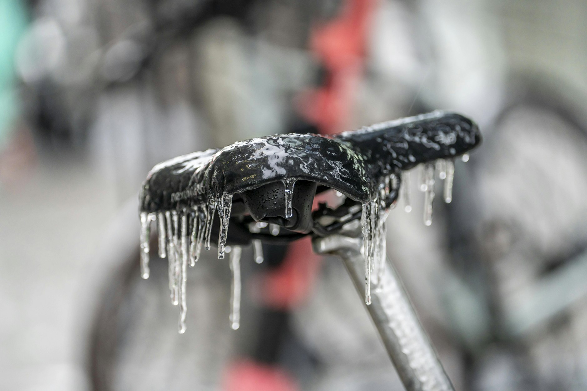 Blitzeis ist einer der gefährlichsten Niederschläge.