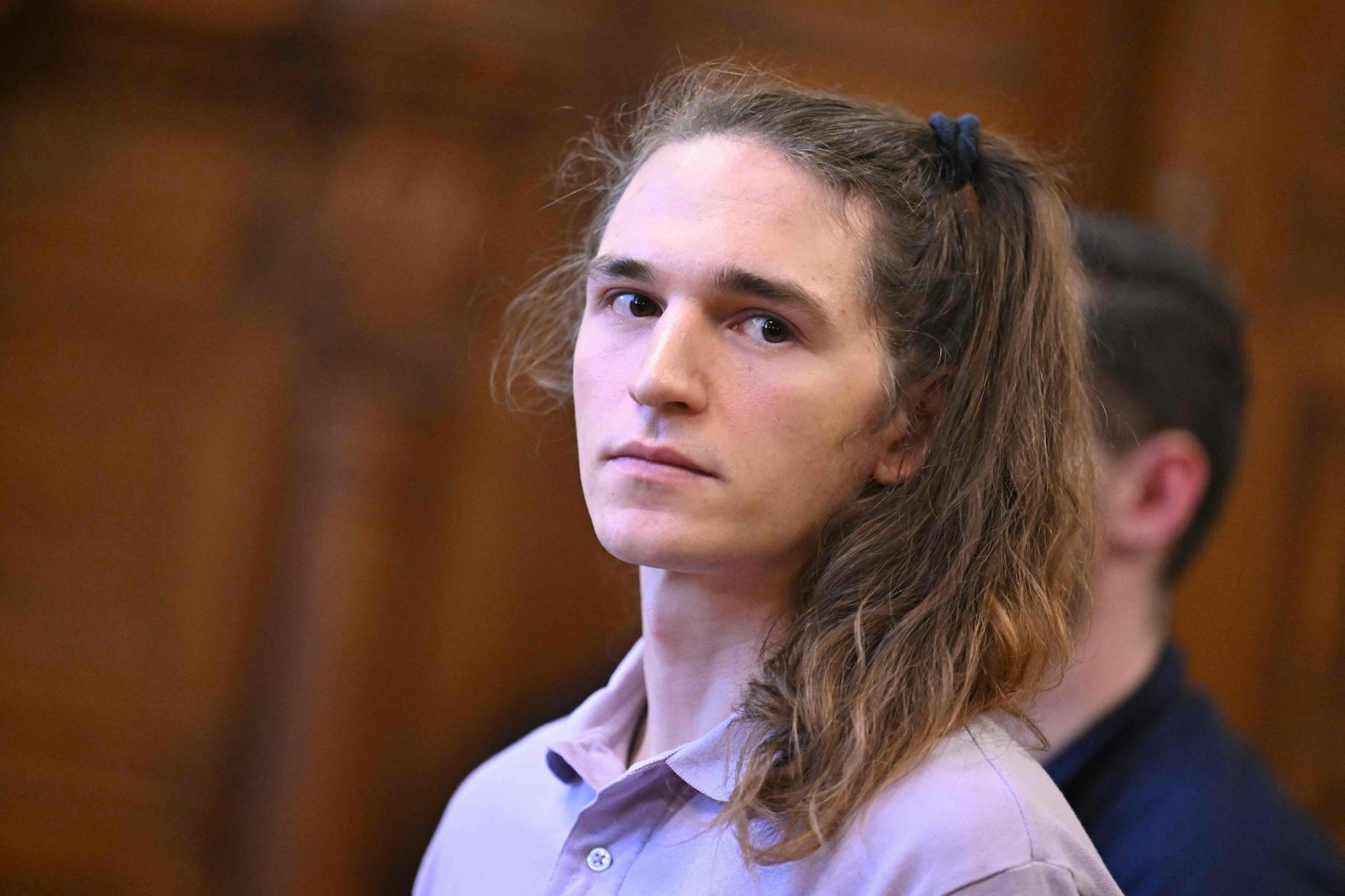 Die nonbinäre Person Maja T. stand knapp ein Jahr in Budapest vor Gericht. Dort wurde sie wegen versuchter lebensbedrohlicher Körperverletzung sowie der Mitgliedschaft in einer kriminellen Vereinigung verurteilt.