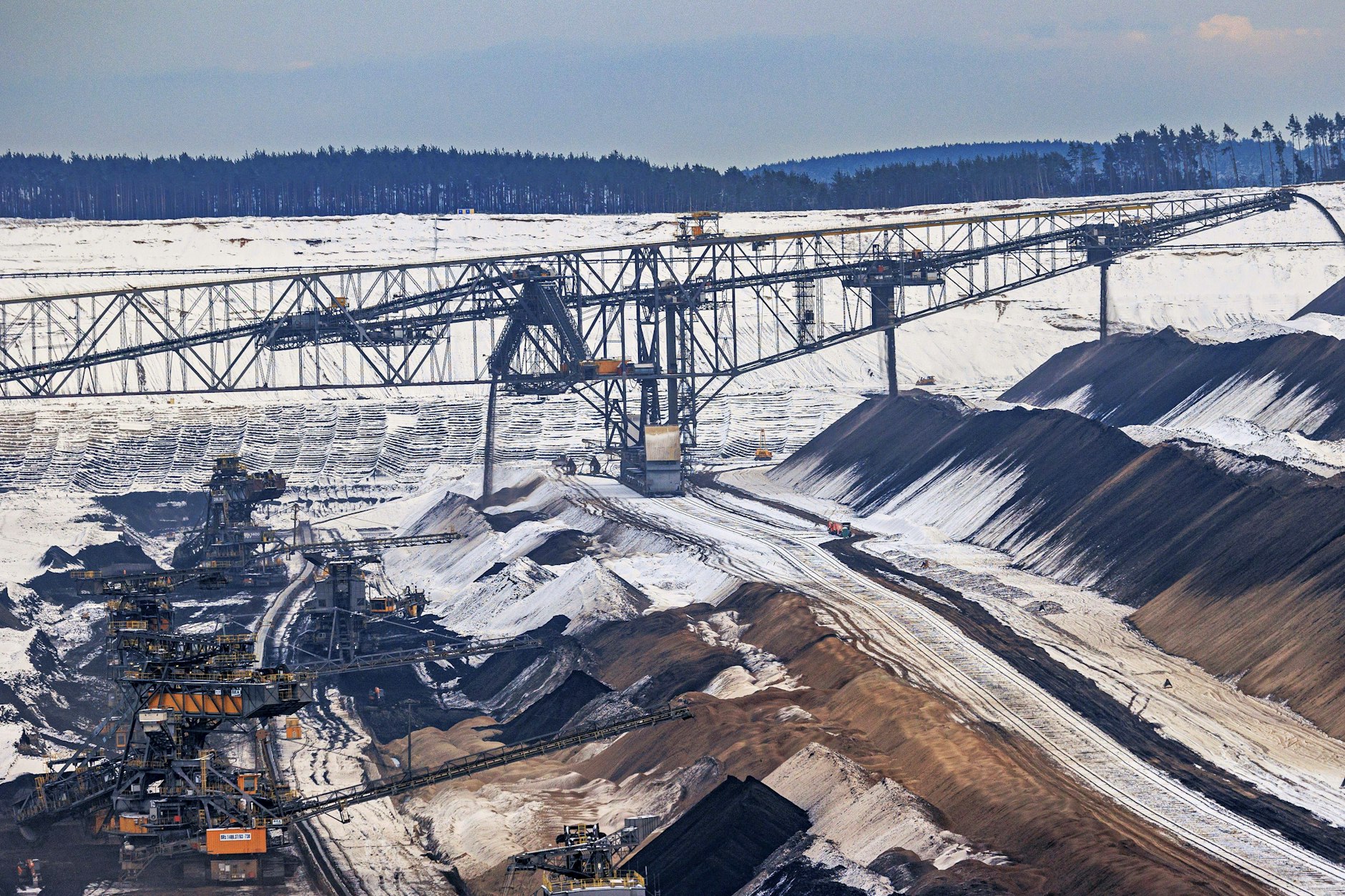 Die Förderbrücke F60 hat über 45 Jahre Braunkohle freigelegt.