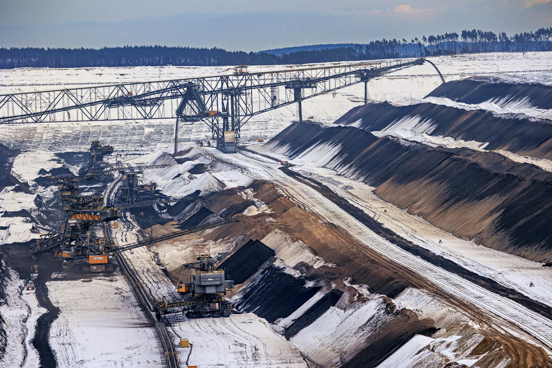 Mega-Förderbrücke in Jänschwalde gesprengt