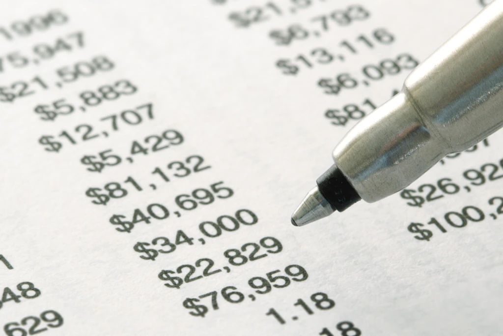 Finanzielle Unterlagen werden analysiert.