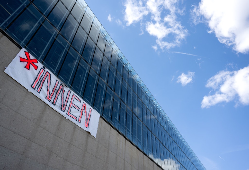 Dismissal after refusing to use gender-inclusive language: Plaintiff in an ...