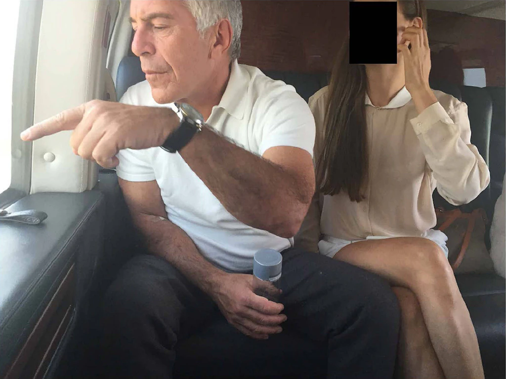 Nacktfotos veröffentlicht: Epstein-Akten legen Versagen des US-Justizministeriums offen