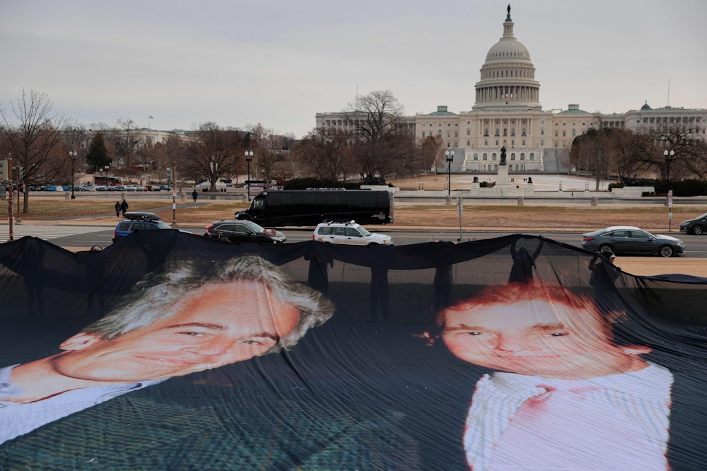 Von Trump bis Chomsky: Markiert der Epstein-Skandal das Ende des amerikanischen Imperiums?