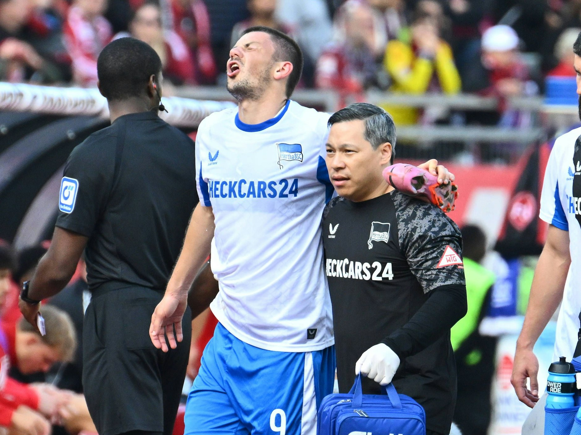 Ende September verletzte sich Dawid Kownacki beim 3:0 in Nürnberg schwer am rechten Knöchel.