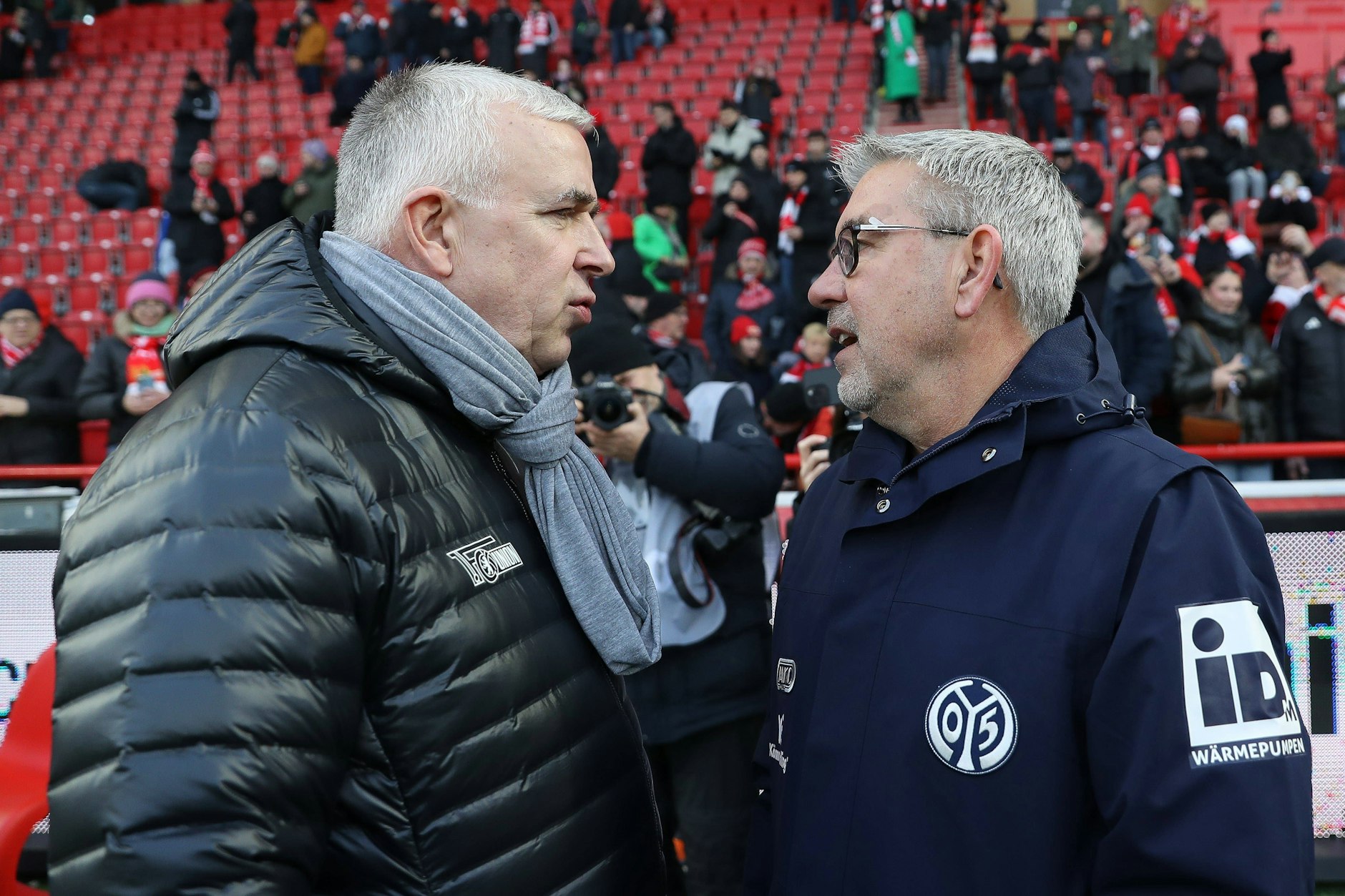 Urs Fischer (r.) traf beim Spiel des FSV Mainz 05 im Januar in der Alten Försterei auch auf Union-Präsident Dirk Zingler.