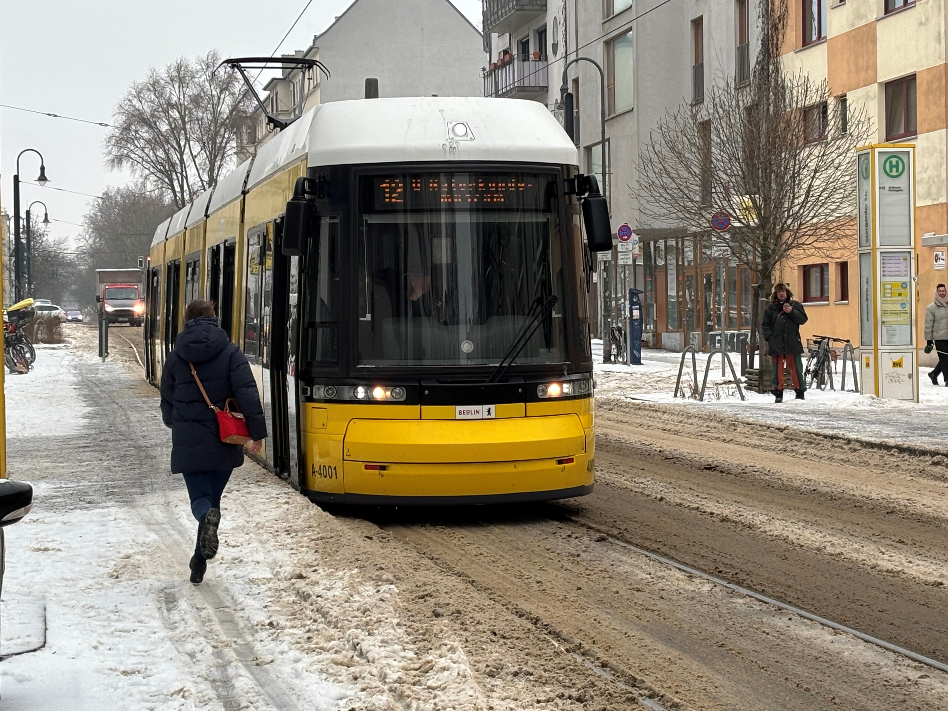 Eisregen legt Berlin lahm: Ausgerechnet die Tram beißt sich diesmal durch