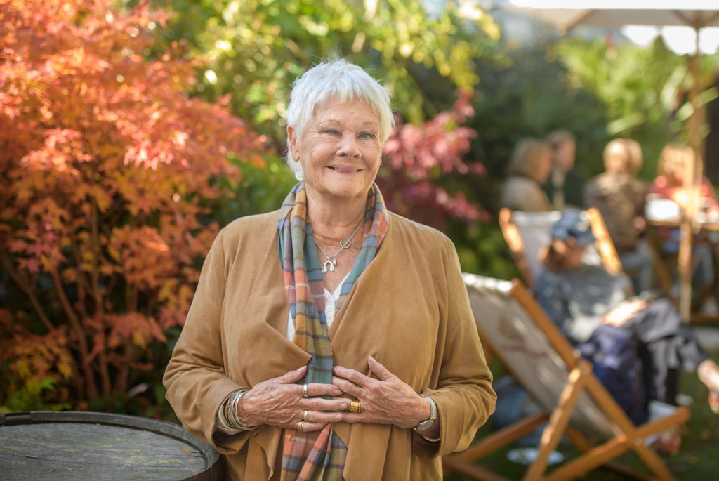 „Kotzbrocken“ und „Mistbiene“: Wie Judi Dench ihre Liebe zu Shakespeare verströmt