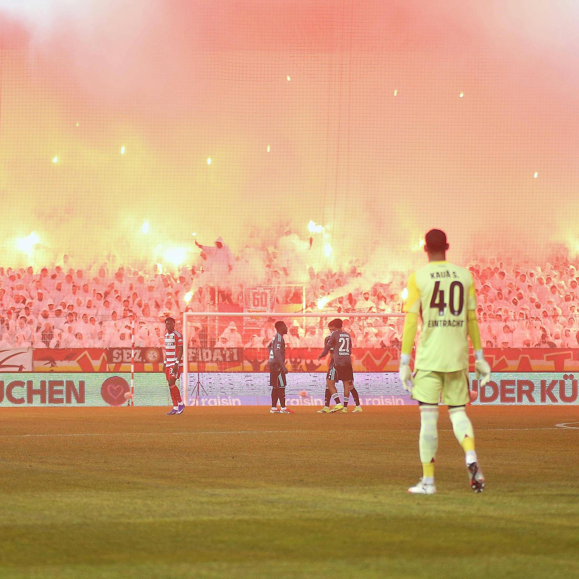 Pyro-Wahnsinn legt Union-Spiel gegen Frankfurt lahm