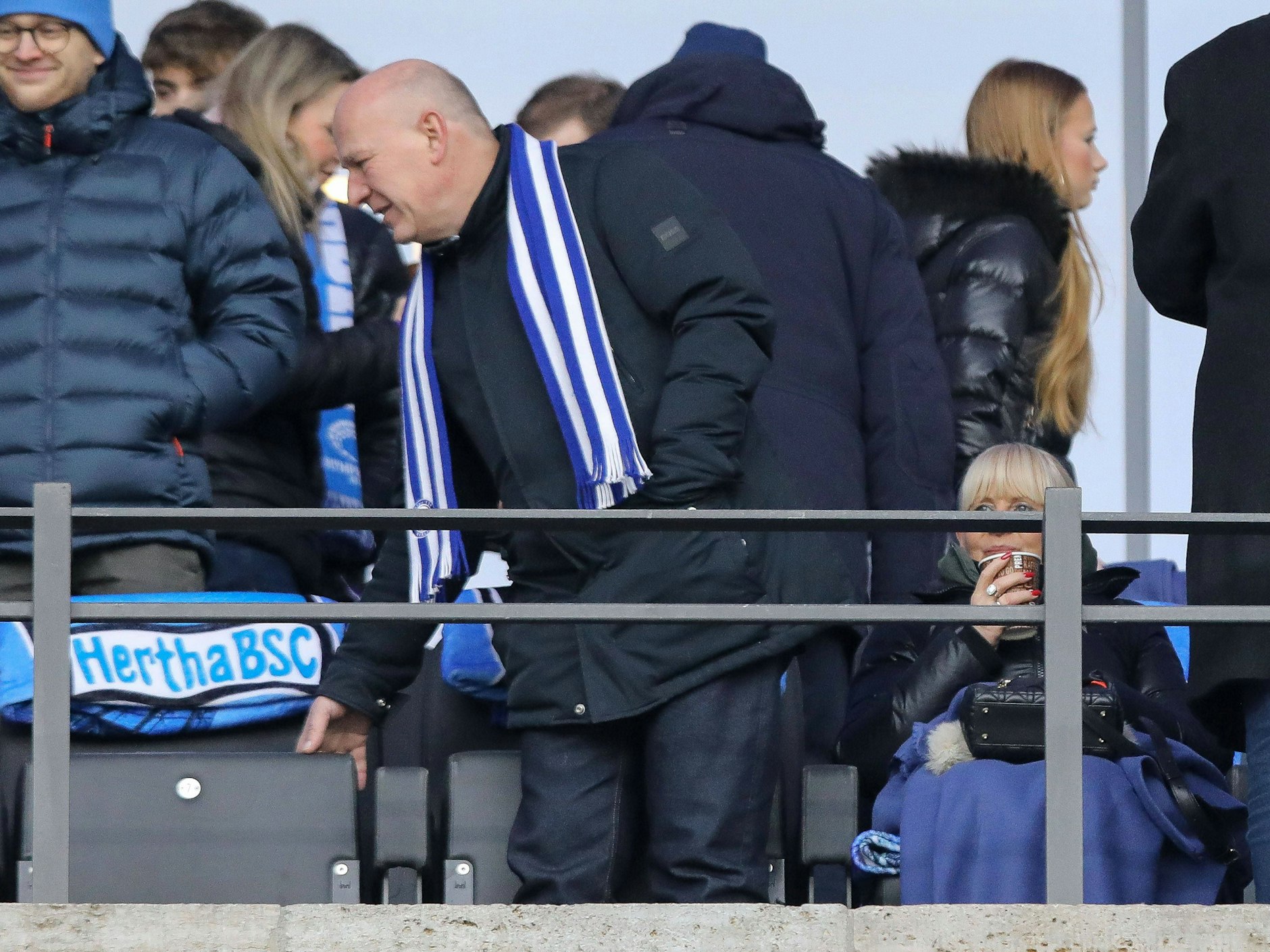 Der Regierende Bürgermeister Kai Wegner ist oft Gast im Olympiastadion, wenn Hertha BSC spielt.