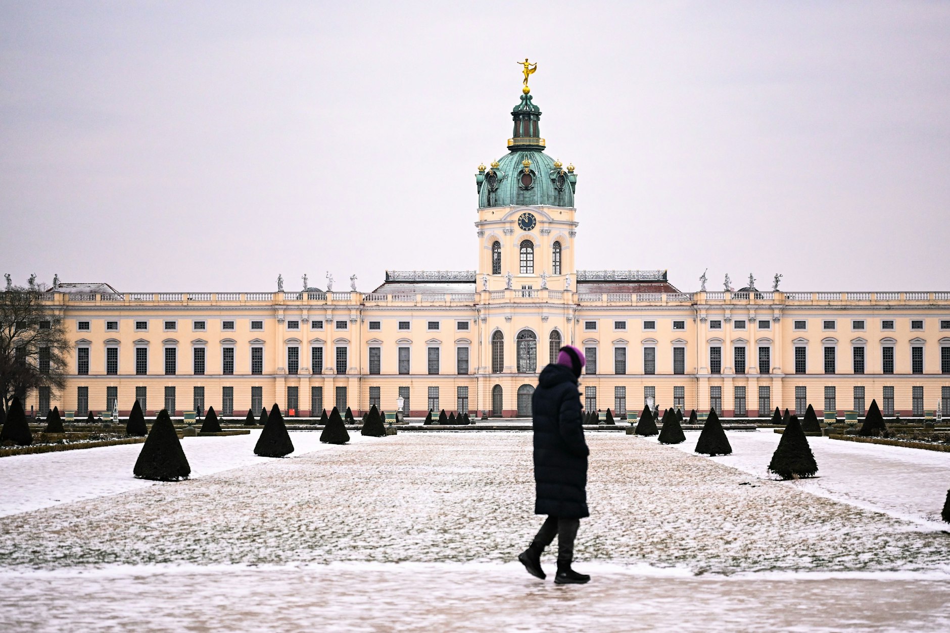 Glatteis und Schnee sorgen in Berlin für Chaos.