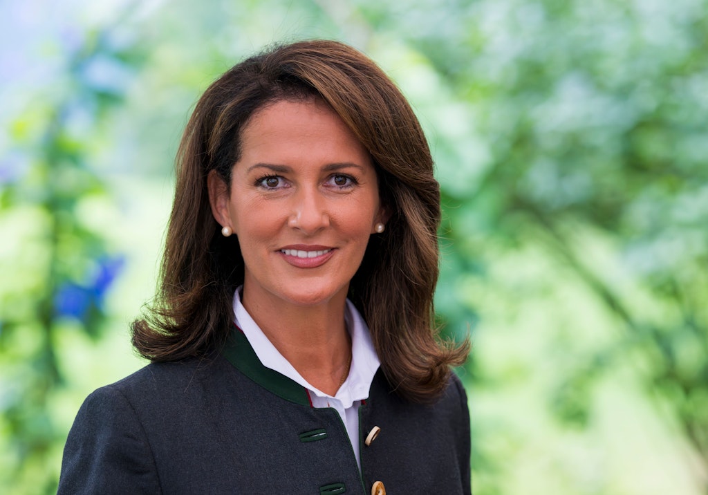 Bayerische-Ministerin-l-stert-wegen-Gl-tte-ber-Berlin