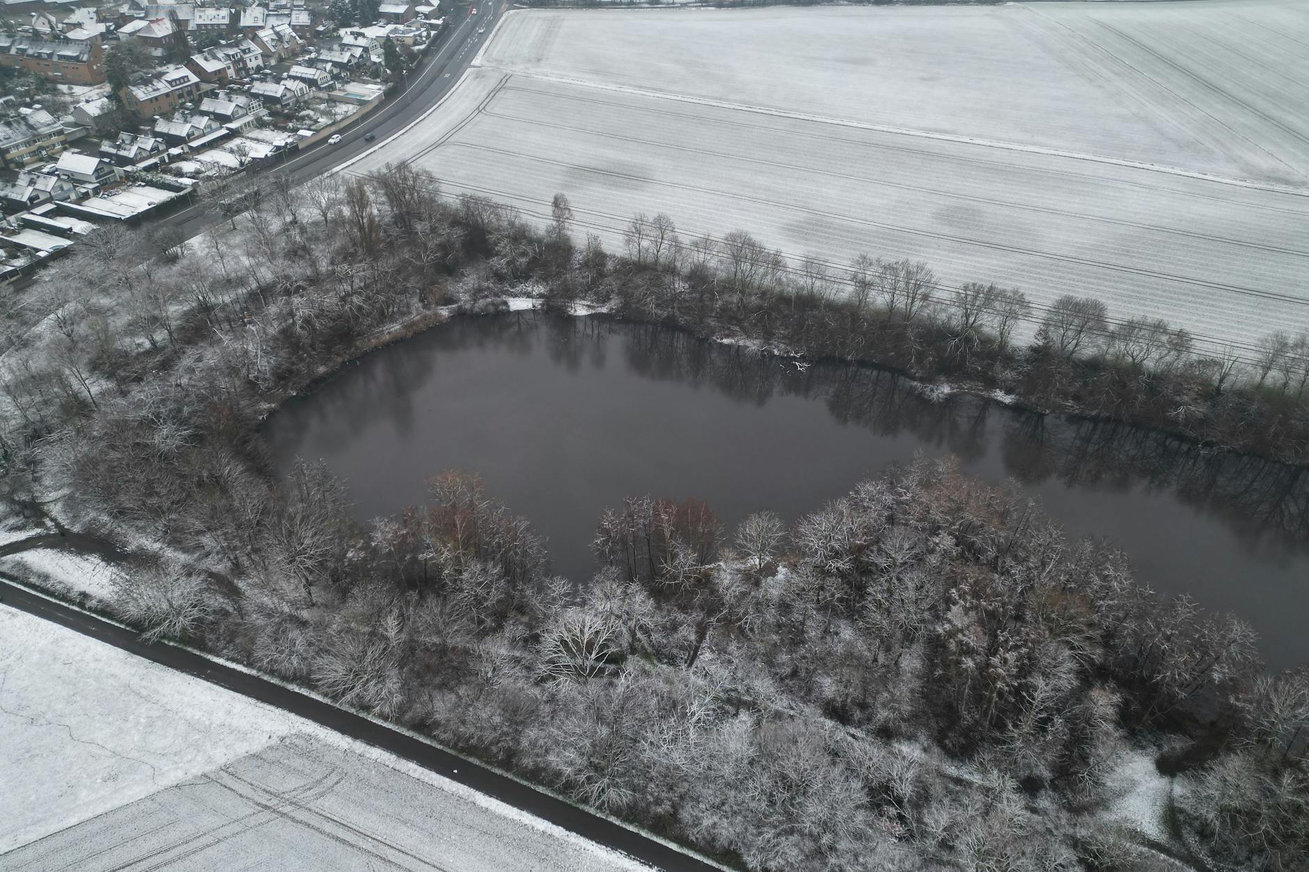 An diesem See bei Dormagen wurde die Leiche des 14 Jahre alten Yosef gefunden.
