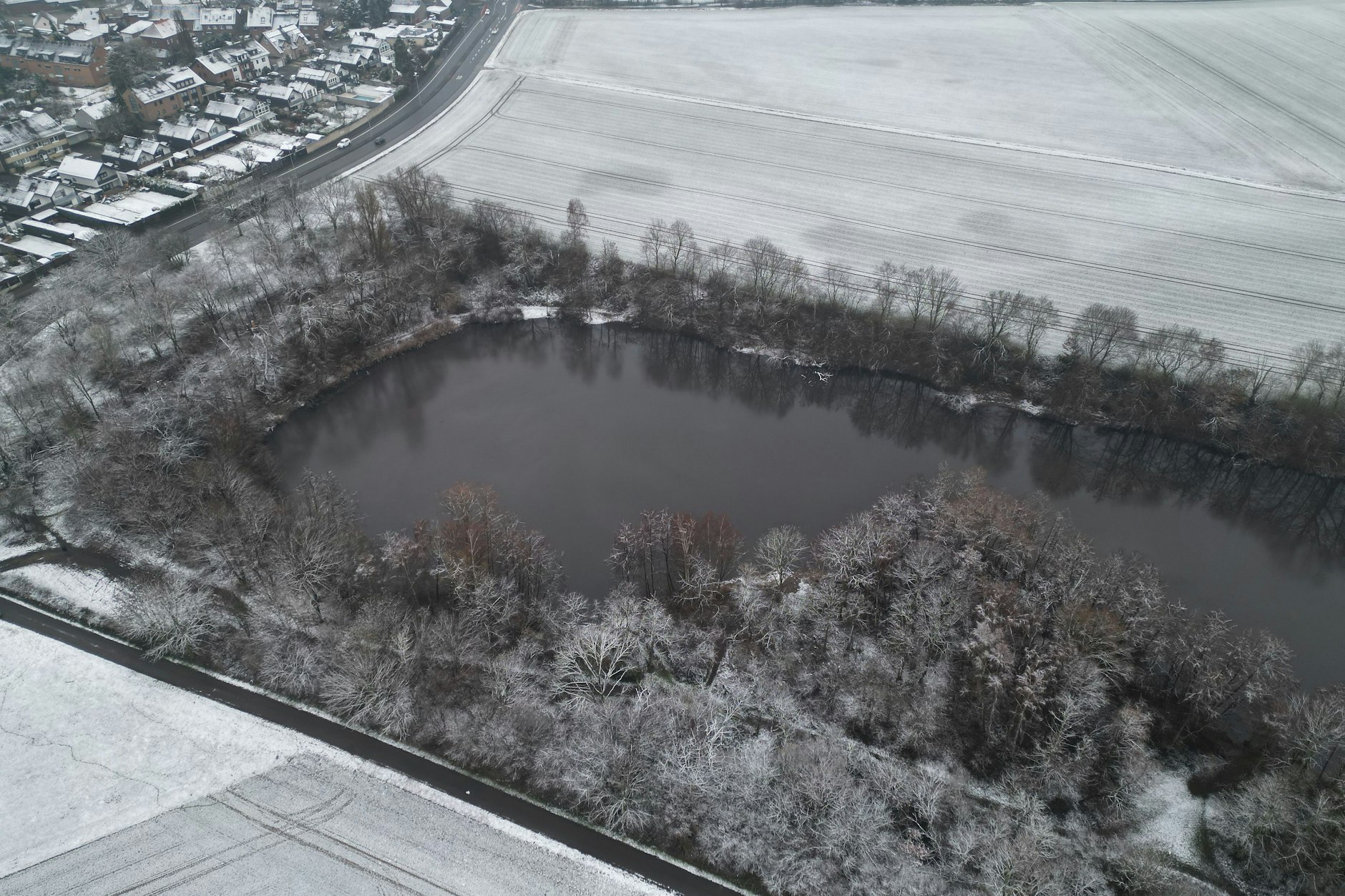 An diesem See bei Dormagen wurde die Leiche des 14 Jahre alten Yosef gefunden.