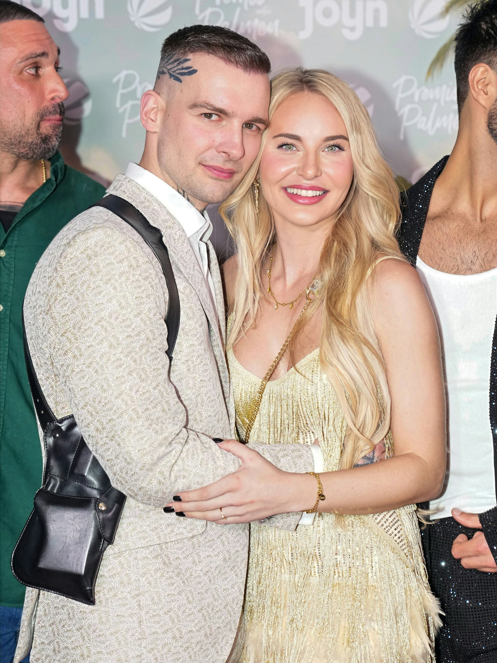 Eric Stehfest und Franziska Temme zeigten sich bei der „Promis unter Palmen“-Premiere als Paar.