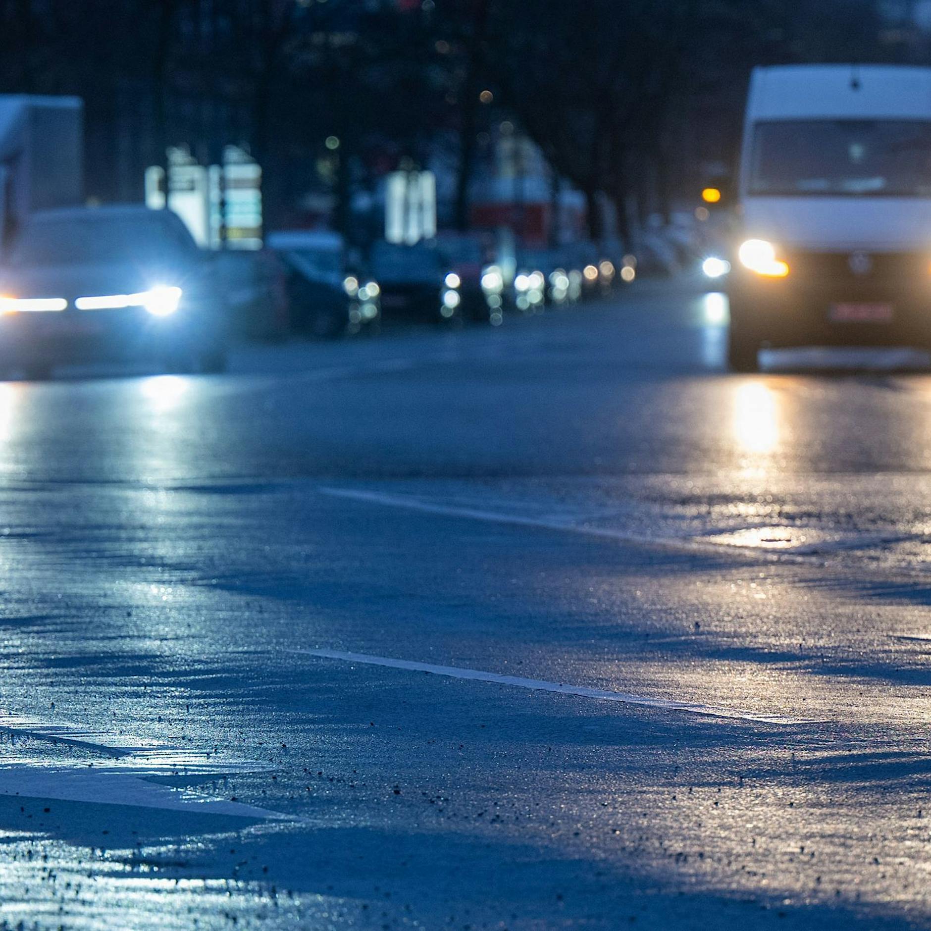 Wut über Eis-Chaos in Berlin: „In Chemnitz sind die Straßen gesalzen und die Fußwege gemacht!“