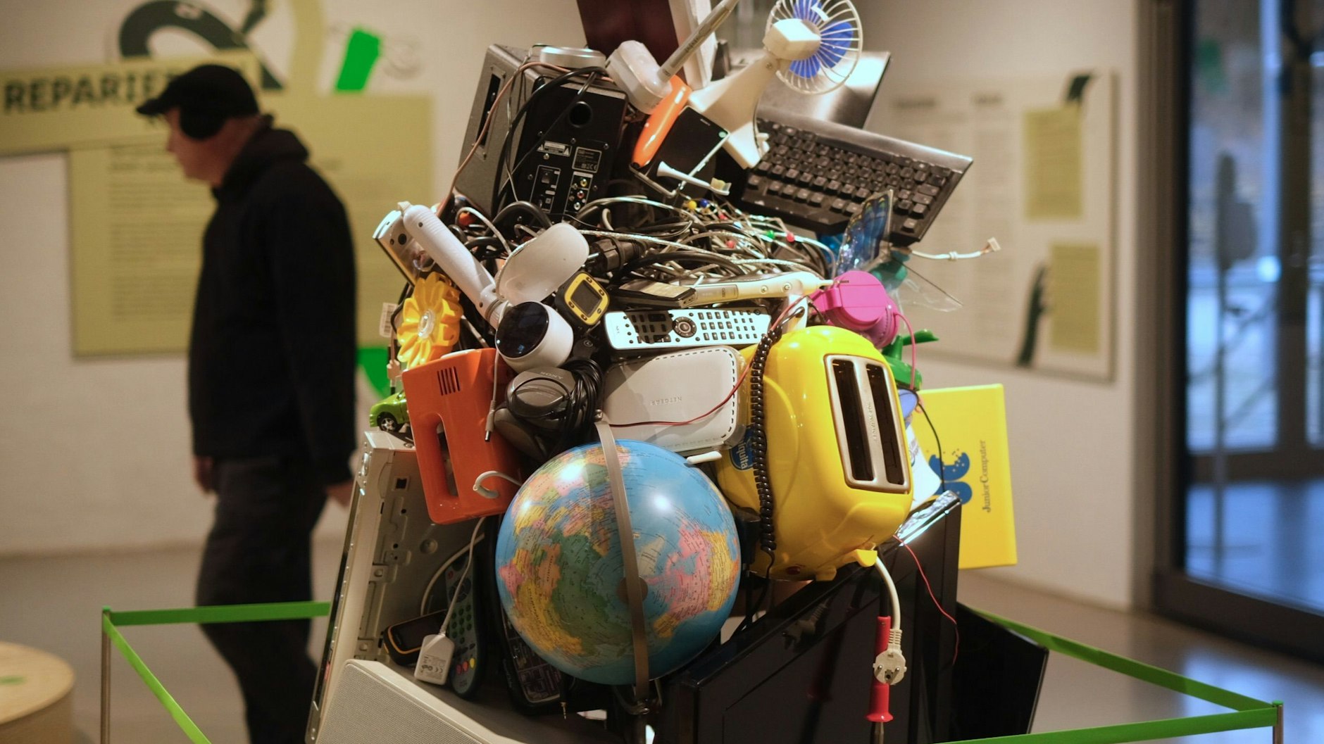 Technikmuseum: jährliche Menge an Elektroschrott einer deutschen Familie