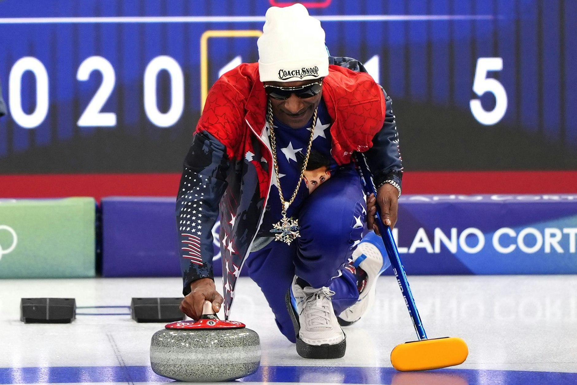 Snoop Dogg ist zurück auf der olympischen Bühne und übt mit dem Curling-Team der USA.